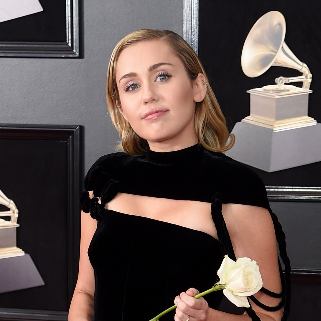 2018-grammy-awards-red-carpet-miley-cyrus-tout.jpg