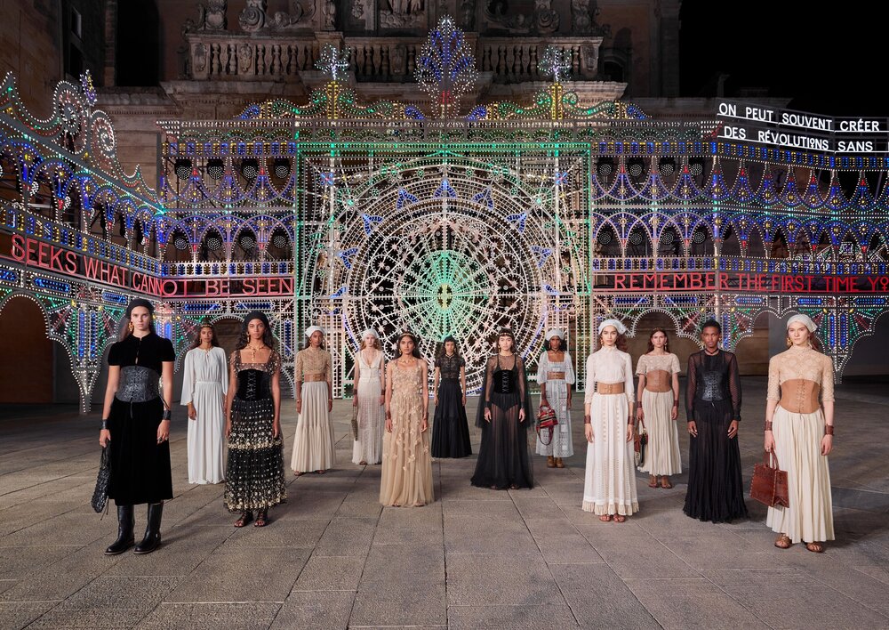 dior-cruise-2021-groupshot-c-teresa-cioca-1-1595491431.jpg