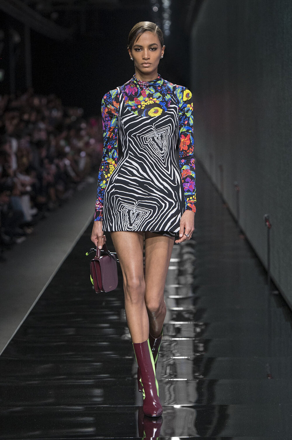 fashionshow-FallWinter2020-01-37-01-img-mob.jpg