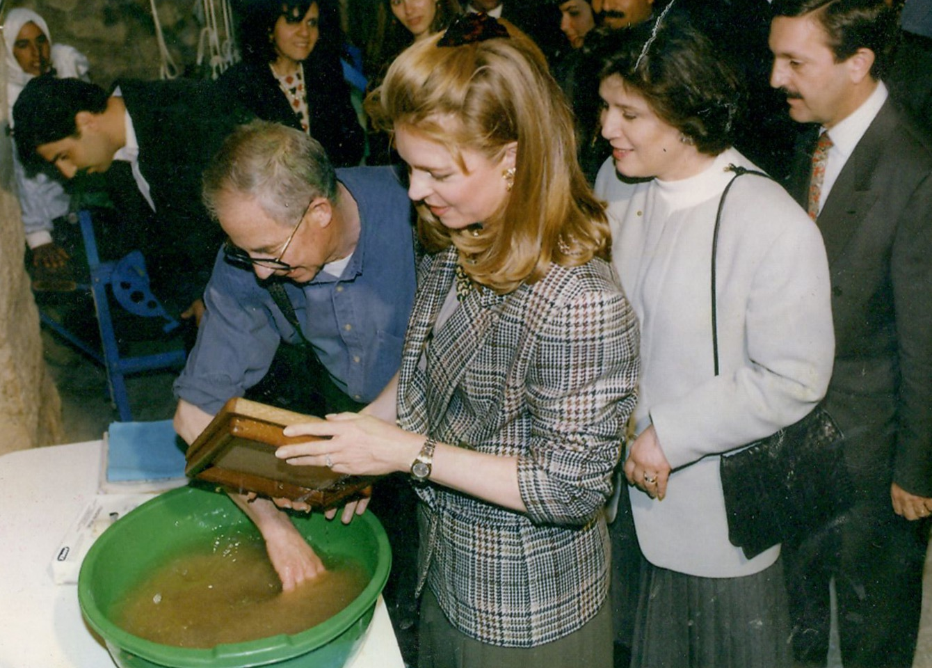 Usama al-Khalidi demonstrating to Queen Noor Al-Hussein how to make a sheet of handmade paper
