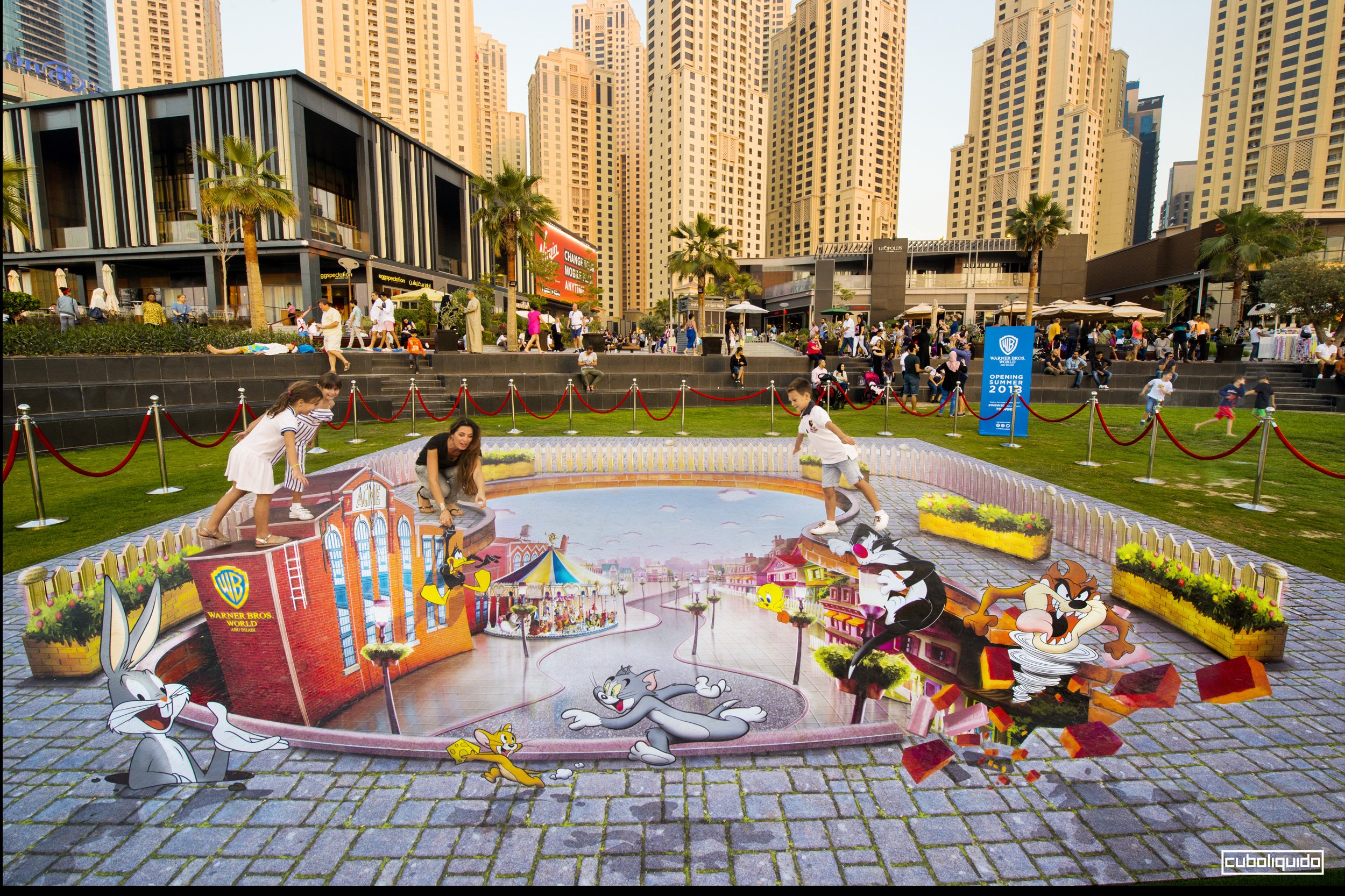 warner_bros_cartoon-junction-anamorphing-3D-jbr-dubai.jpg
