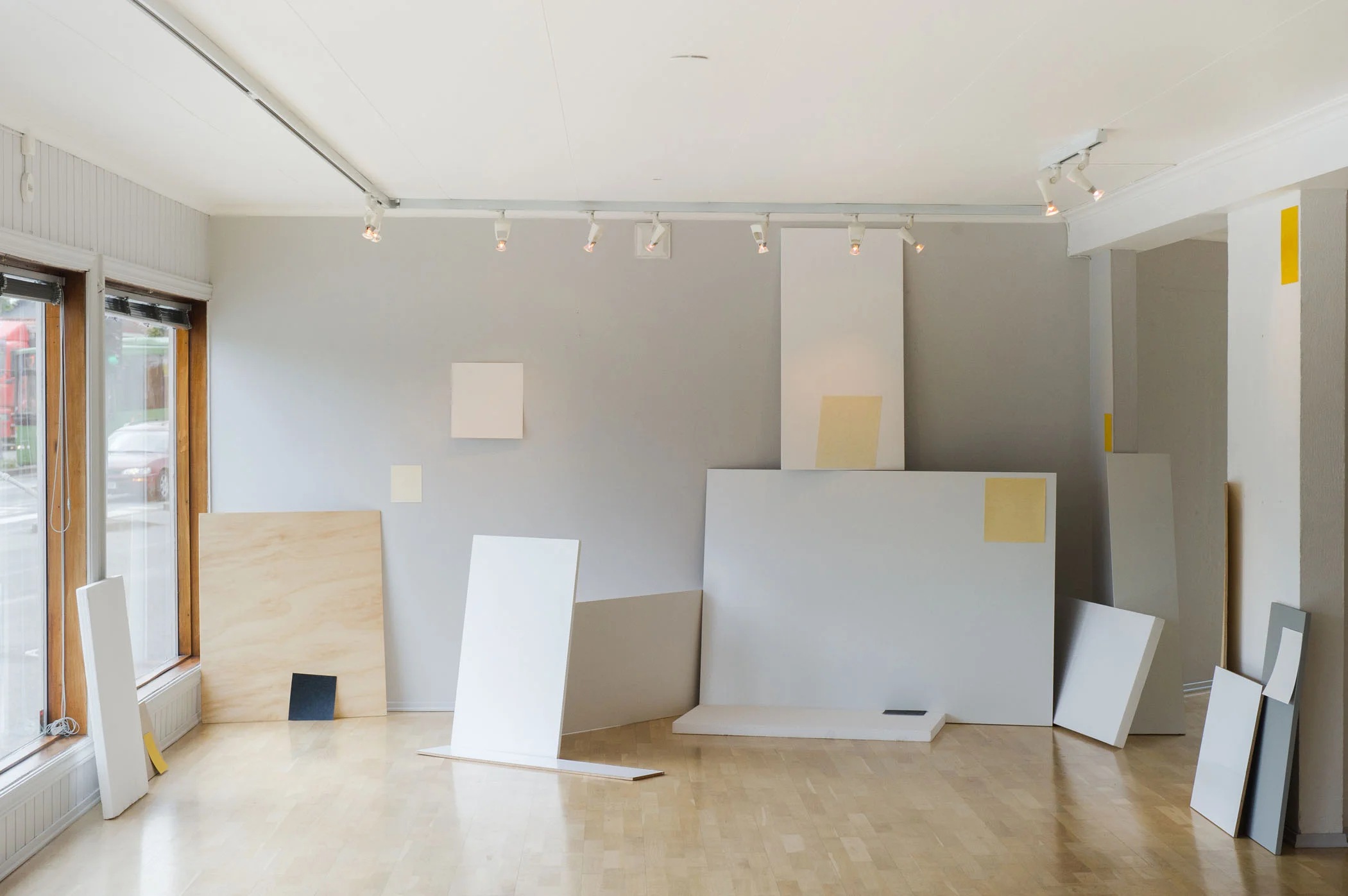 La det / Let it Installation Styrofoam, plywood, drawings, laminated chipboard, painted wood
