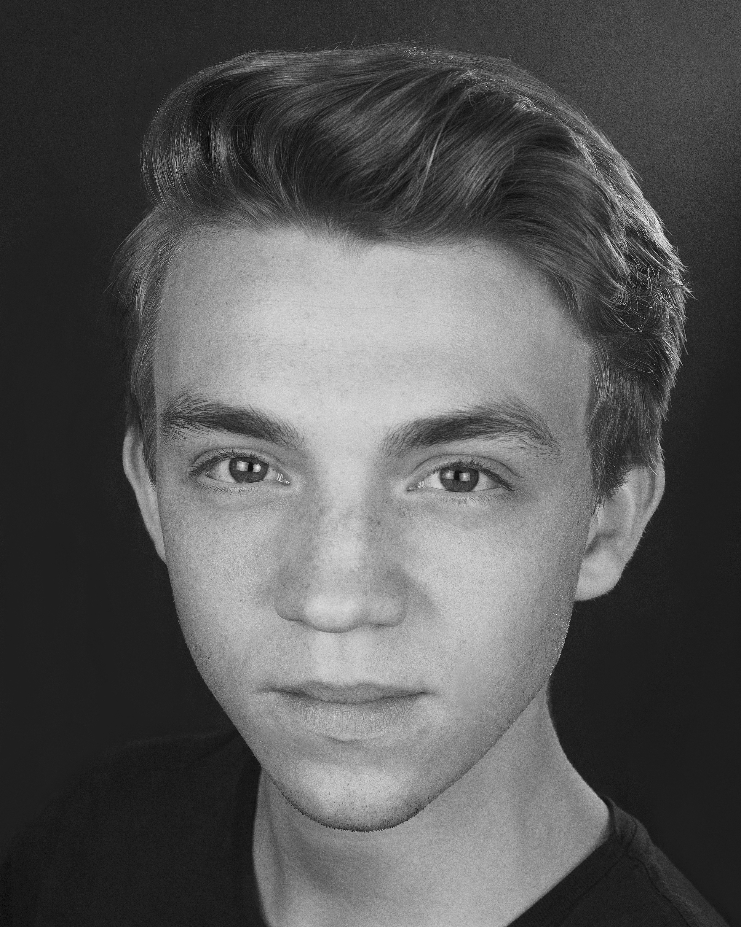 Daniel Robertson Headshot.jpg
