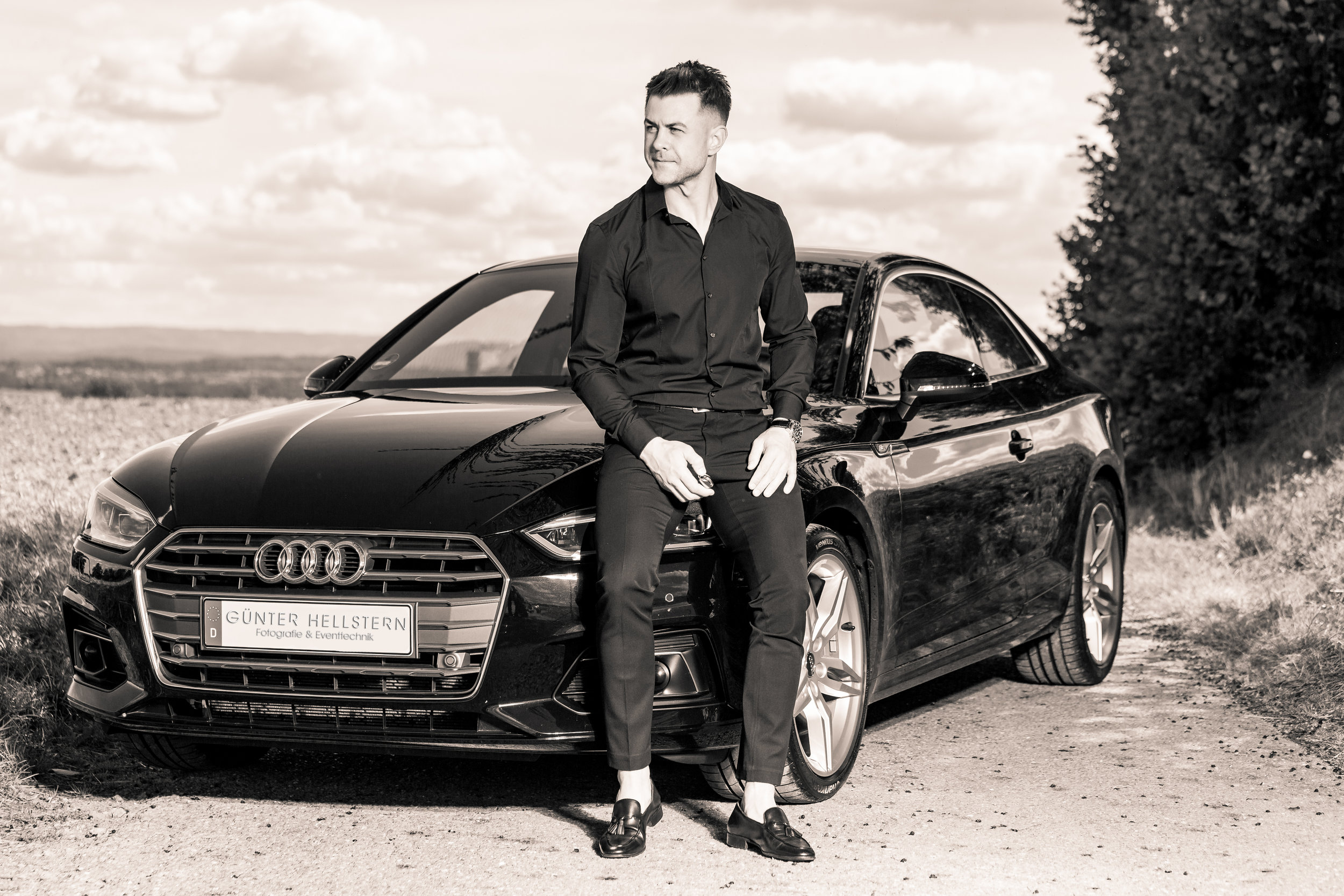 Guenter#Hellstern#Modell#Audi#A5#lässig#Landschaft#ganzer#stolz.jpg