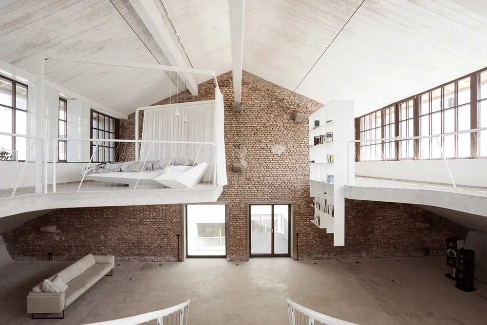 Nothing better than a mezzanine in a big space. The curves help soften a large space and add visual punch.