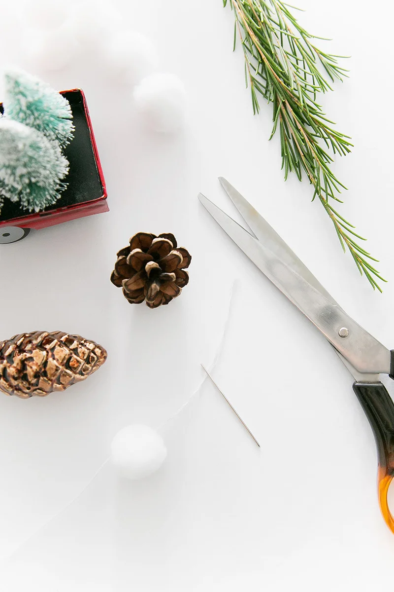 diychristmaspompomgarland5.jpg