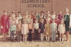 Miss Riley's second grade class. That's me, right in the middle. Where else would I be?