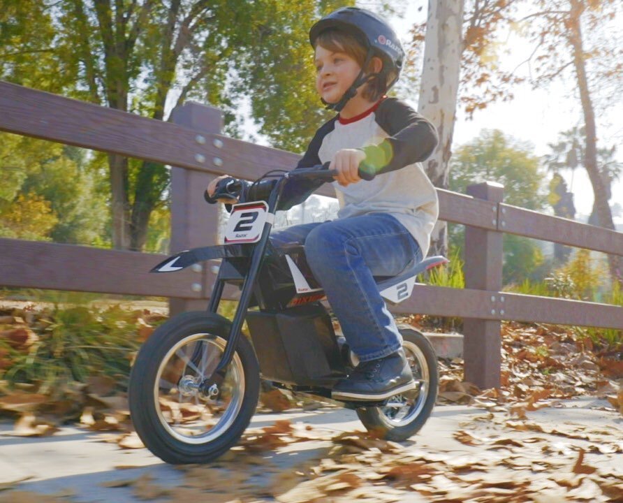 &iexcl;Aqu&iacute; voy! Razor MX125 encu&eacute;ntrala en Coppel. 
La moto el&eacute;ctrica m&aacute;s peque&ntilde;a de la l&iacute;nea MX para ni&ntilde;os de 7+
#RideRazor #RideWithUs #motos #cross #instagood #memories