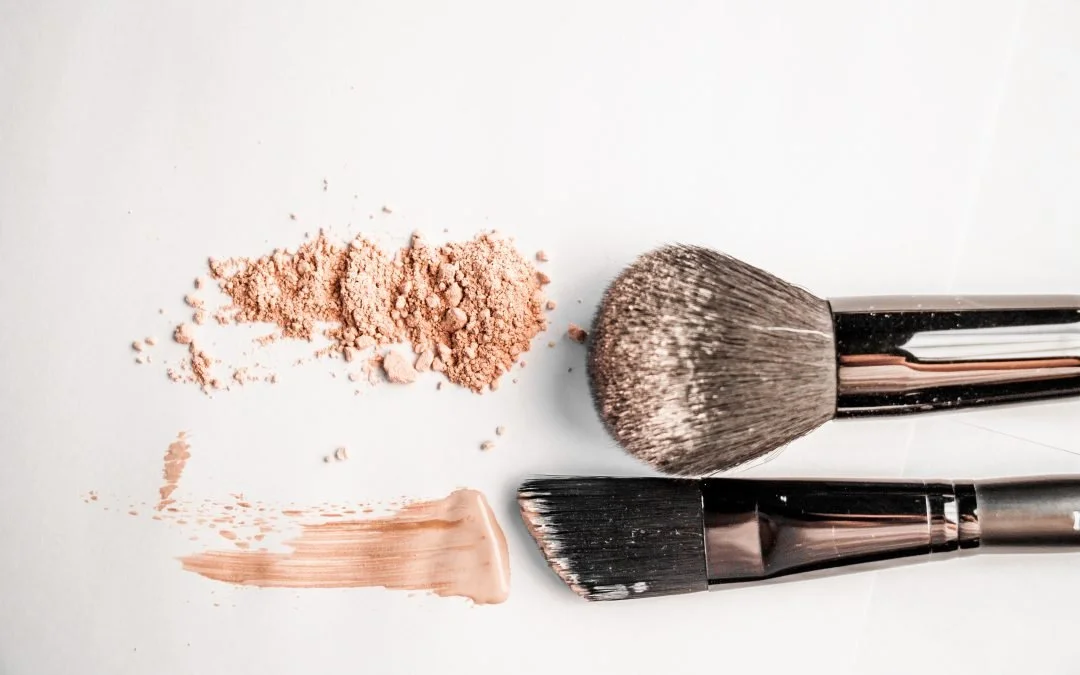 Jane Iredale offers clean mineral makeup options in kennebunk Maine for application and shopping