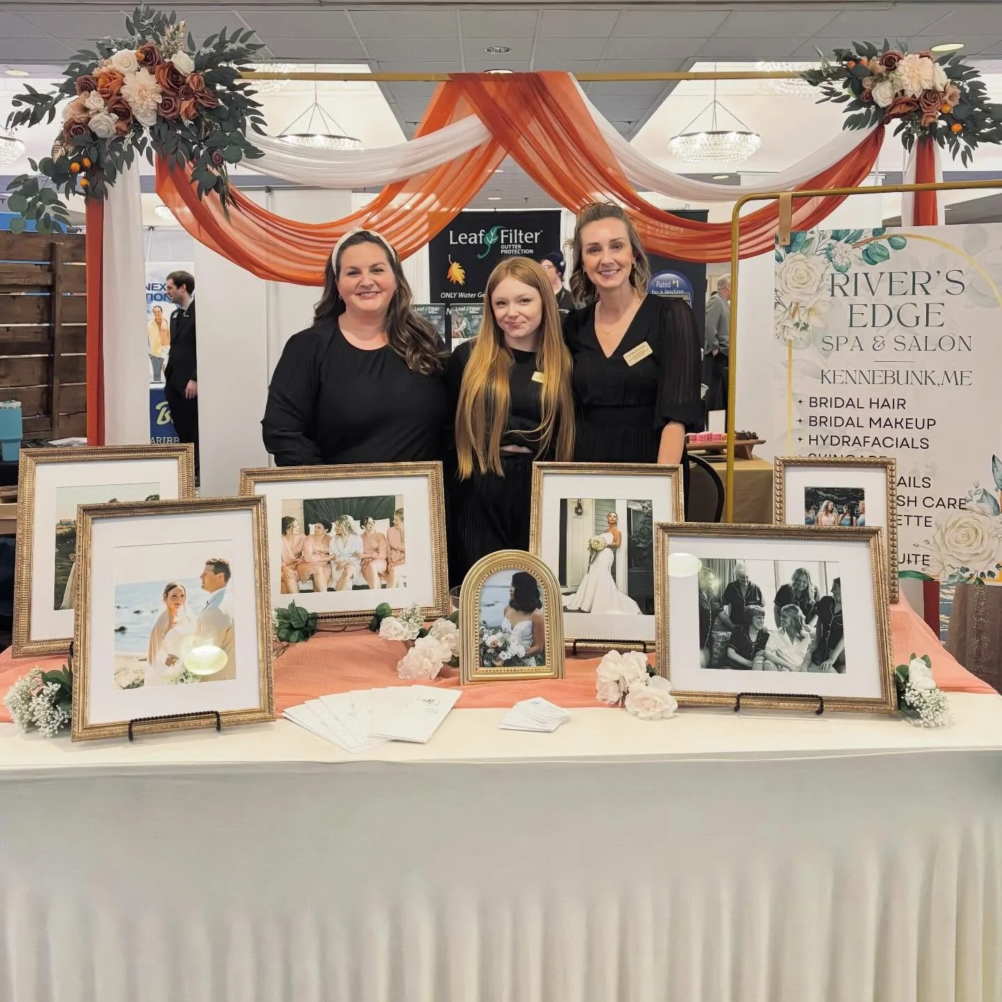 What a fun day at the Portland Bridal Show 🤍👰🏼&zwj;♀️ The most fun mayyyyyy have been checking out all of the beautiful and unique engagement rings! 💍💎✨ So nice to meet lots of brides, fianc&eacute;s &amp; families!