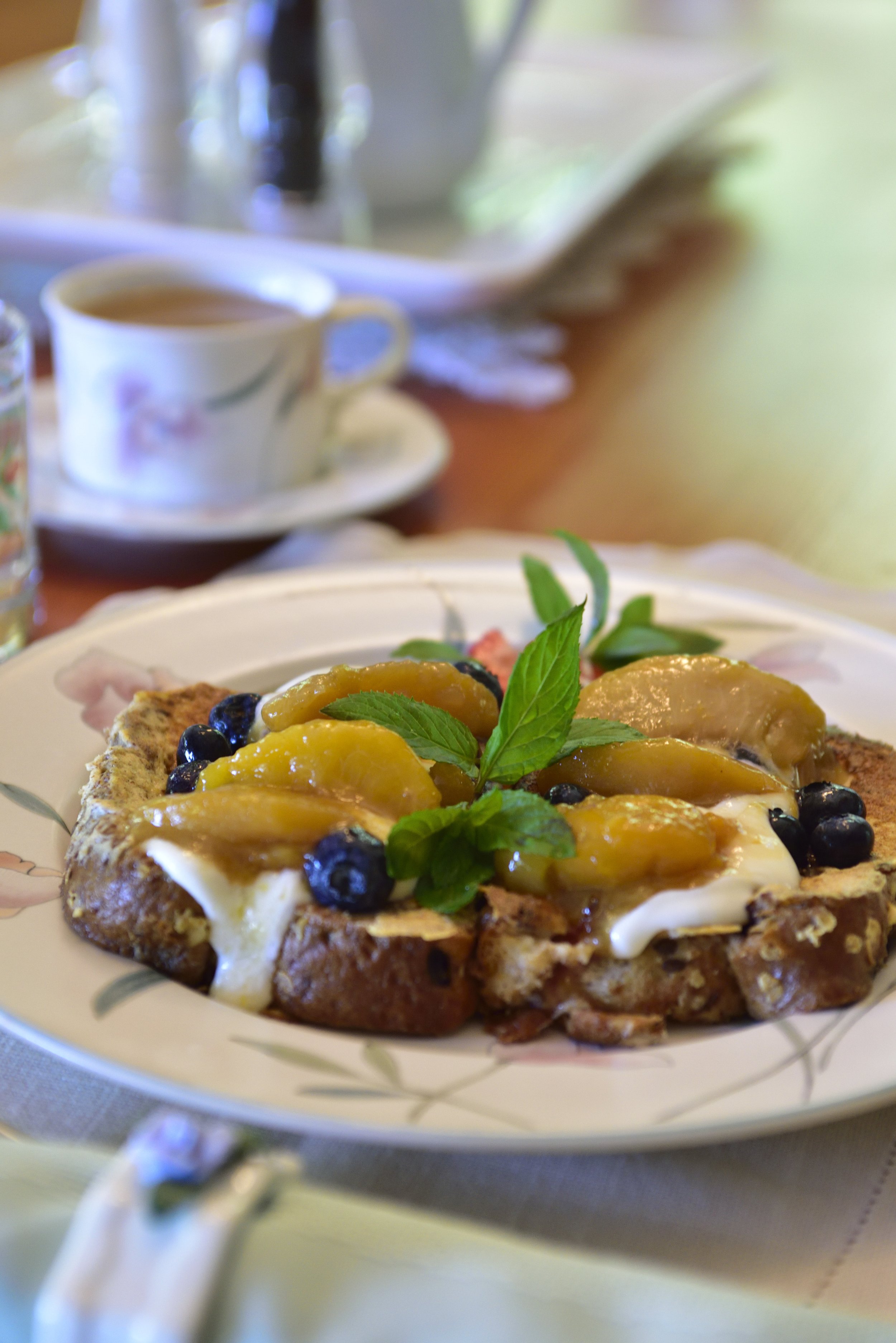 French Toast with Fresh Peaches