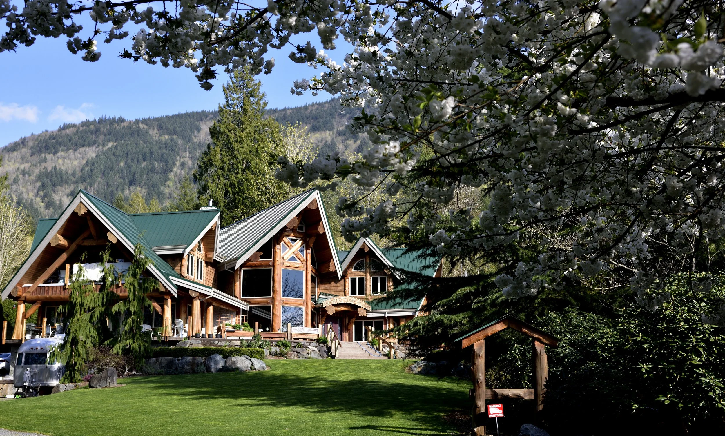 Welcome to the Rockwell Harrison Guest Lodge B&amp;B   What Makes us Unique?