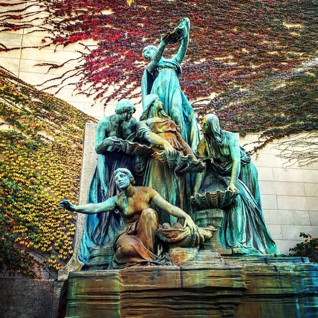A Woman's Place: Chicago Women's History Tour
