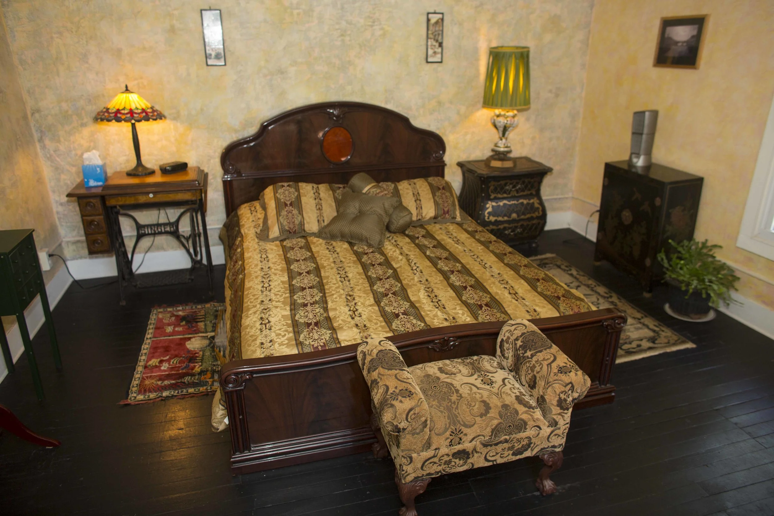 The Honeymoon Suite - Queen Bed