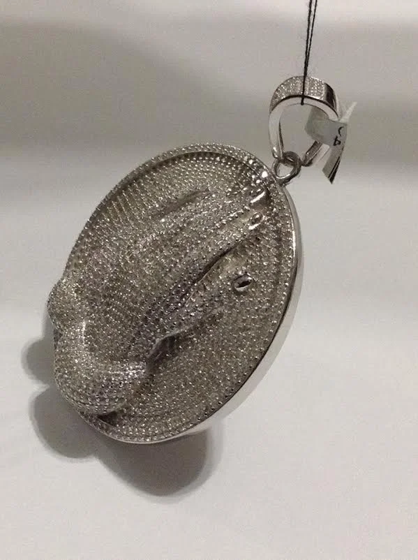 Eloquent Essential's HightLight With Fashion Gxd Magazine