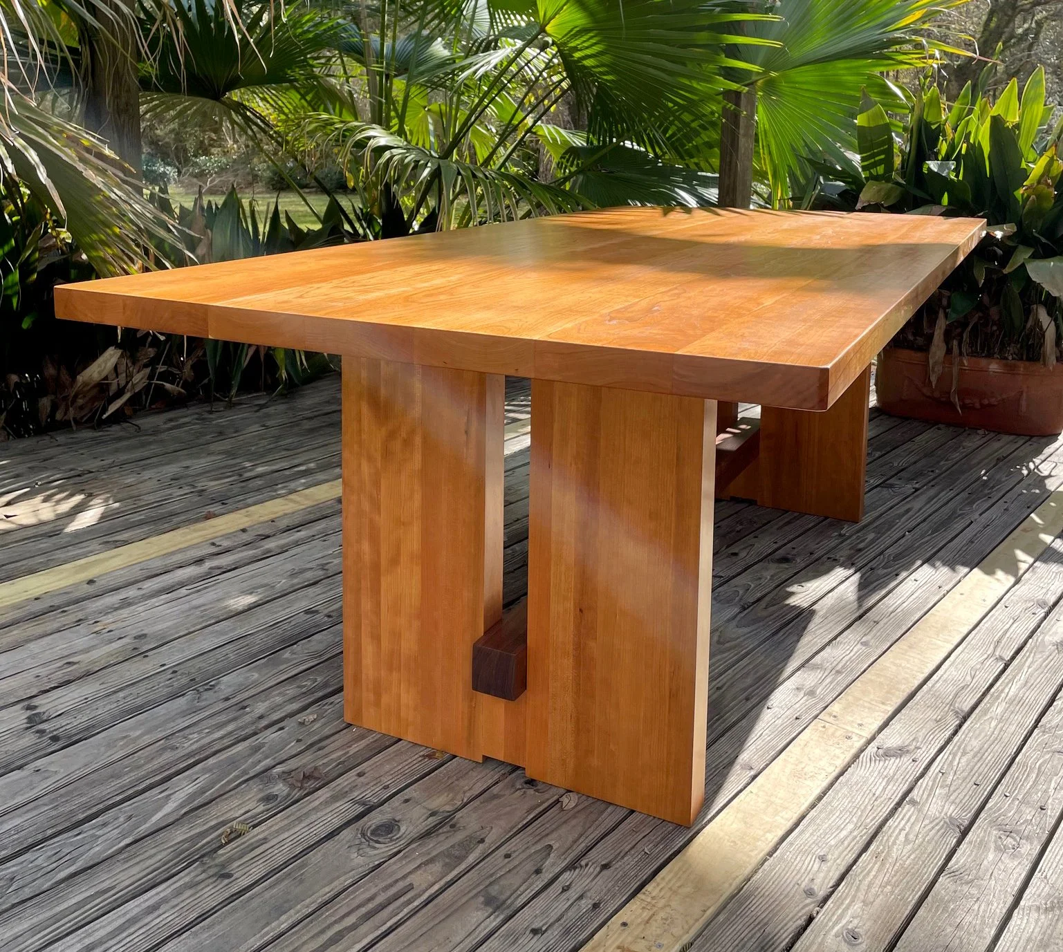 ARiotte - Dining Table 3.jpg