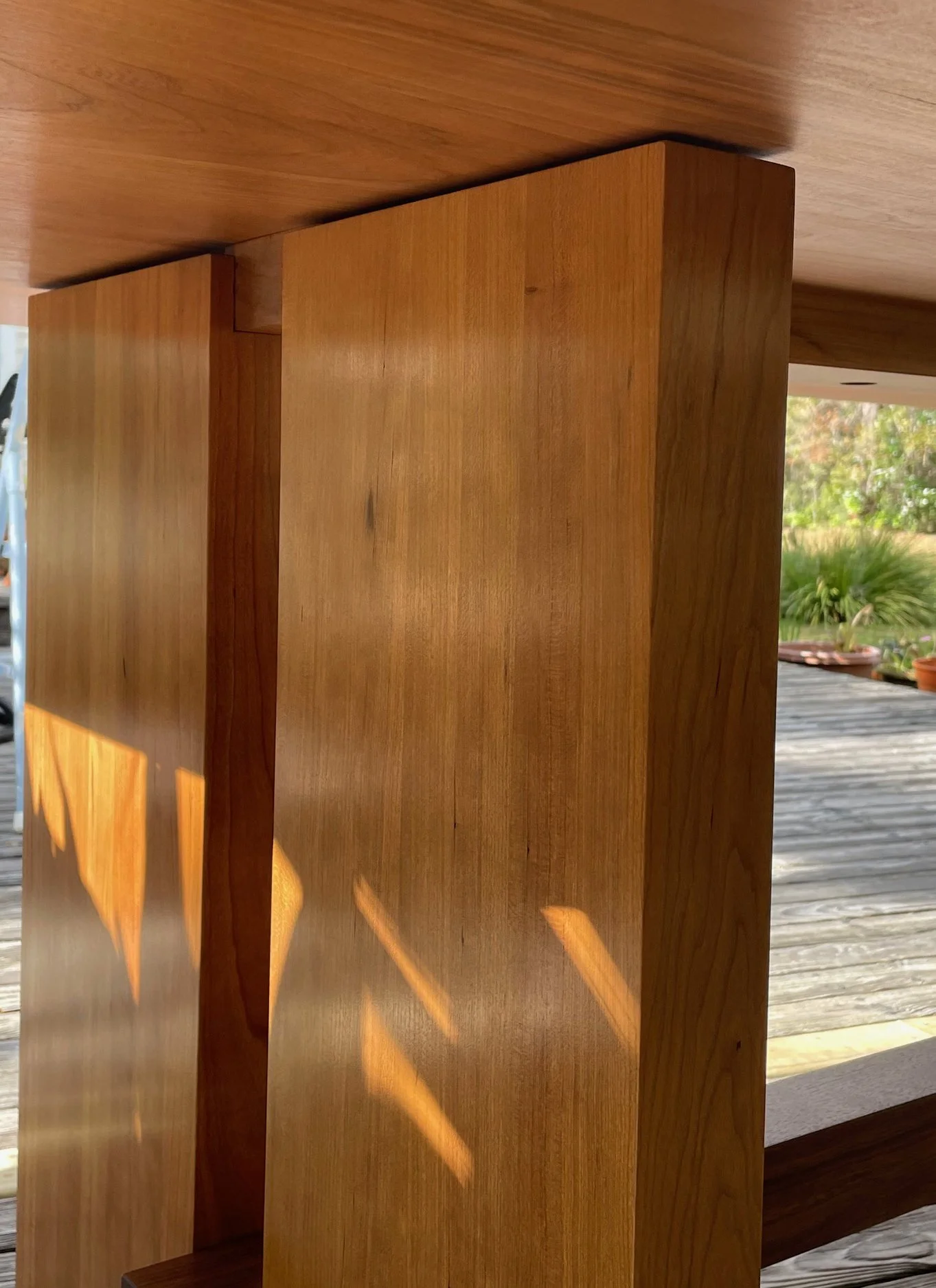 ARiotte - Dining Table 4.jpg