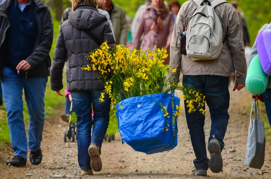 People purchasing a large bag of flowers.
