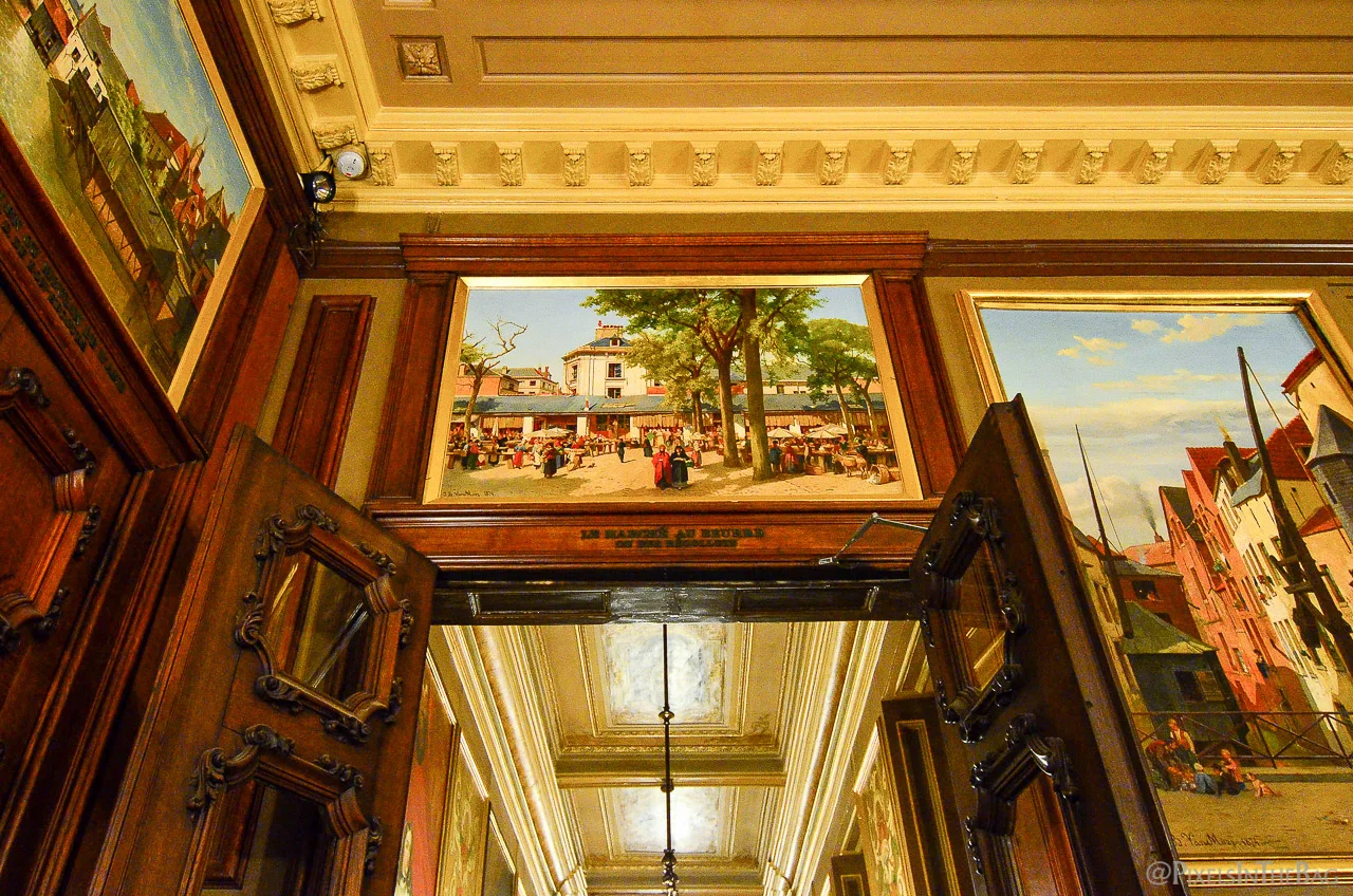 Tableaux imbriquées dans l'architecture.