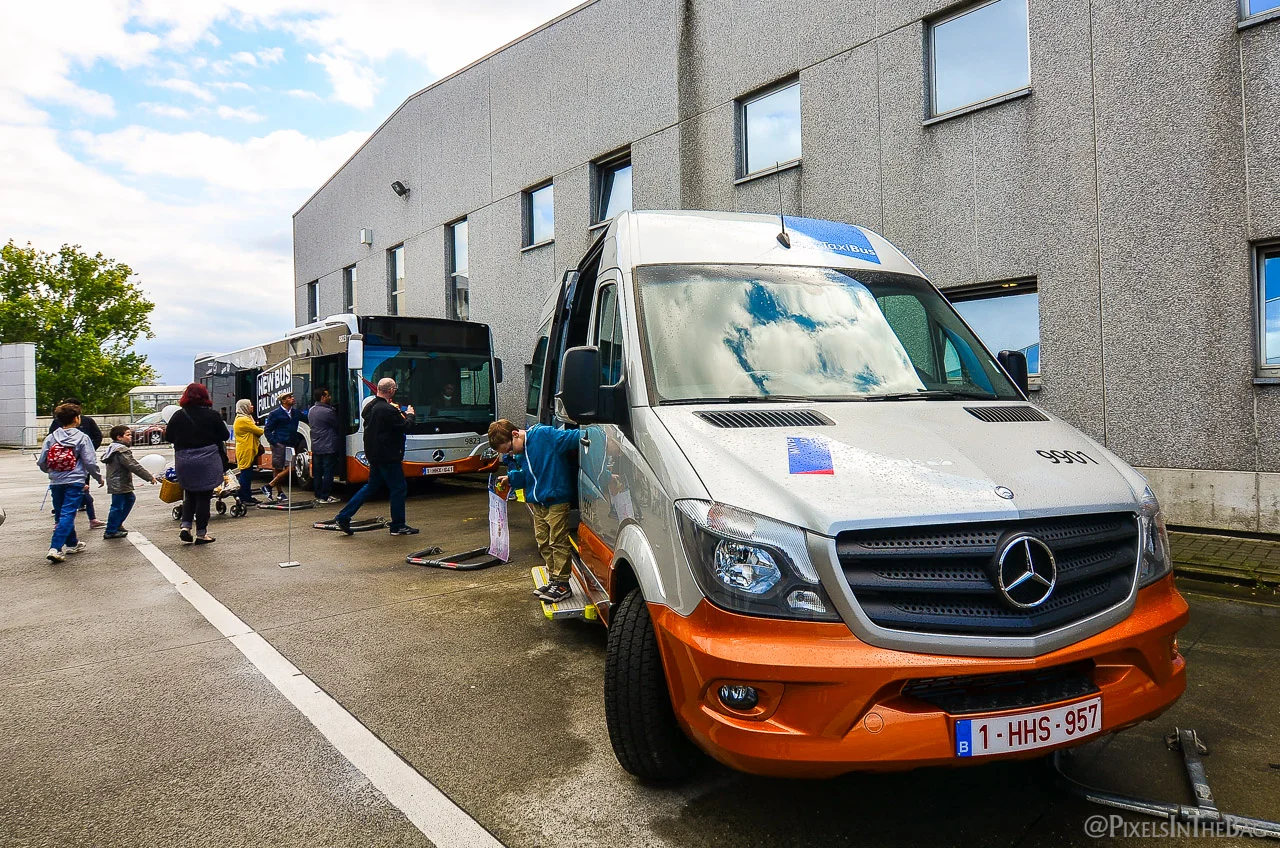 Taxibus de la STIB de la marque Mercedes.