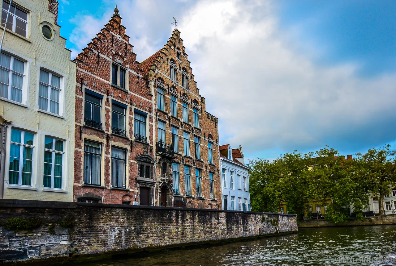 Les maisons sur les canaux.