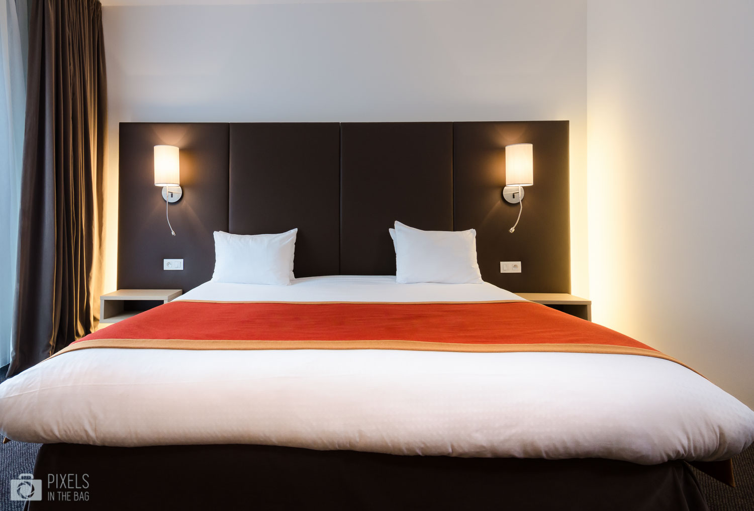 La photo de la splendide chambre a été réalisée en étroite ‘collaboration’ avec notre deuxième aventure photographique, Pixels In The House . ;)
