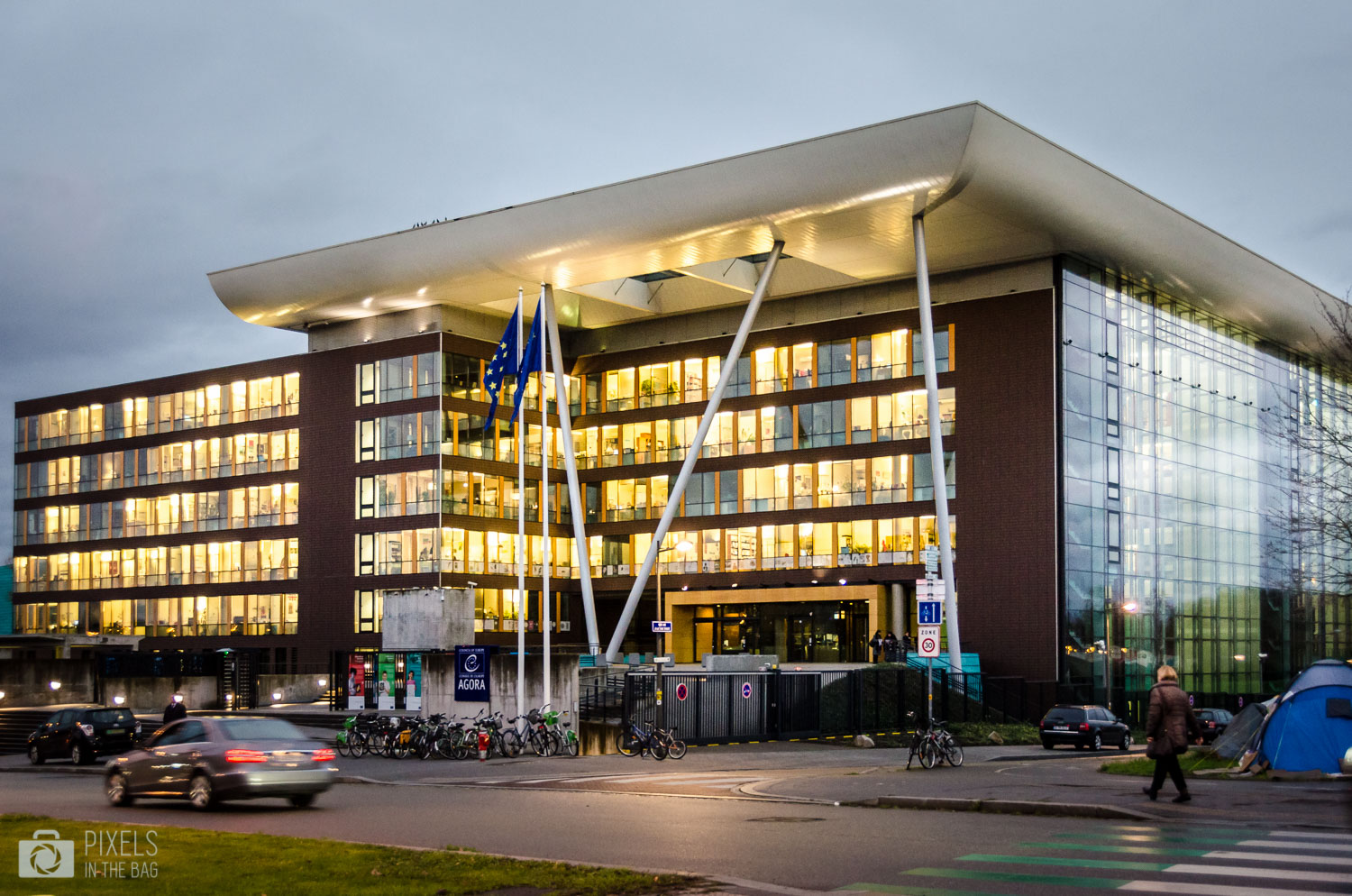 L’Agora (qui signifie en grec « lieu de réunion ouvert ») a été construite en 2008 et est le bâtiment le plus récent du Conseil de l'Europe.