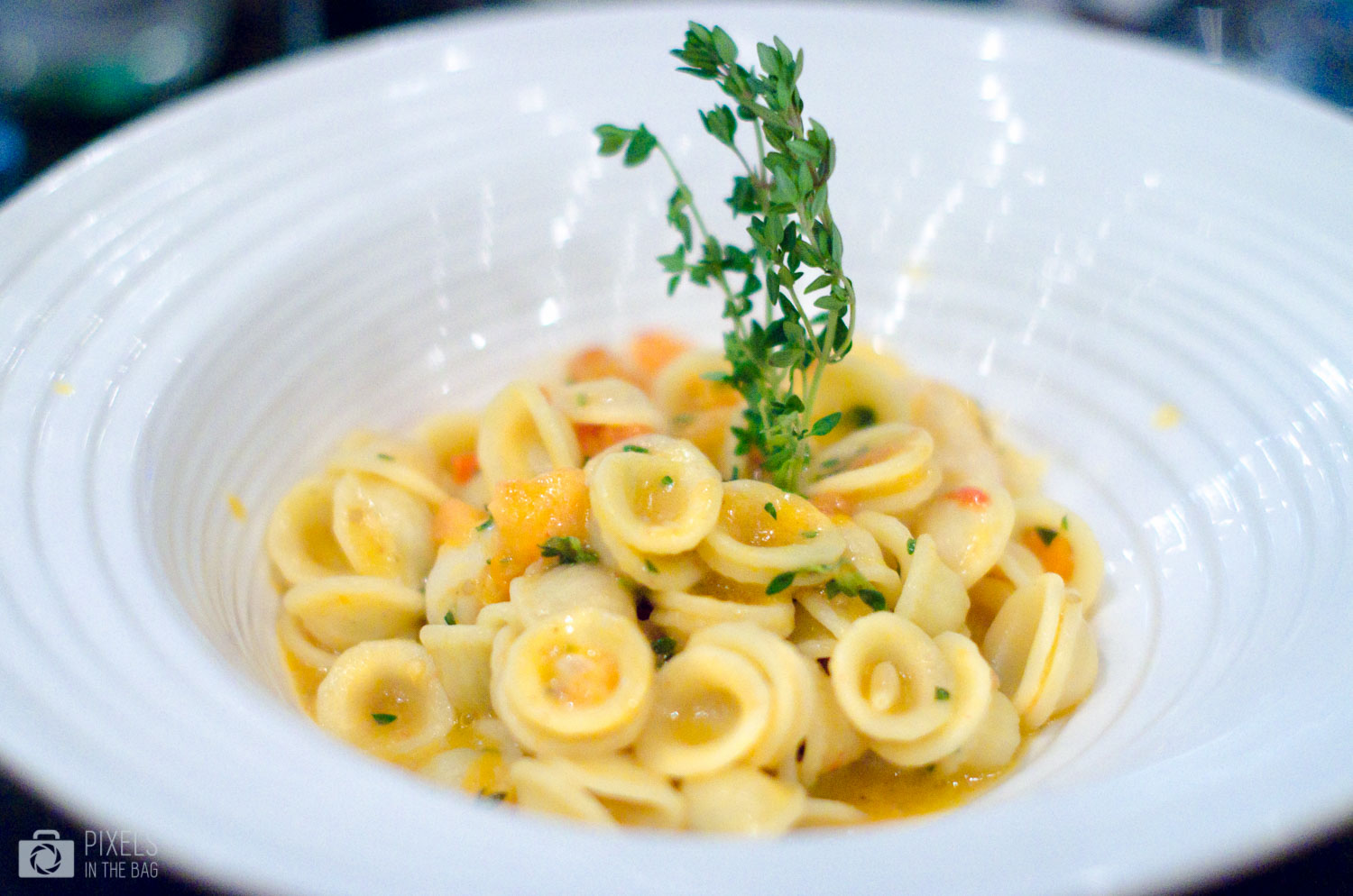 Orrecchiette aux gambas, pignons de pin et thym