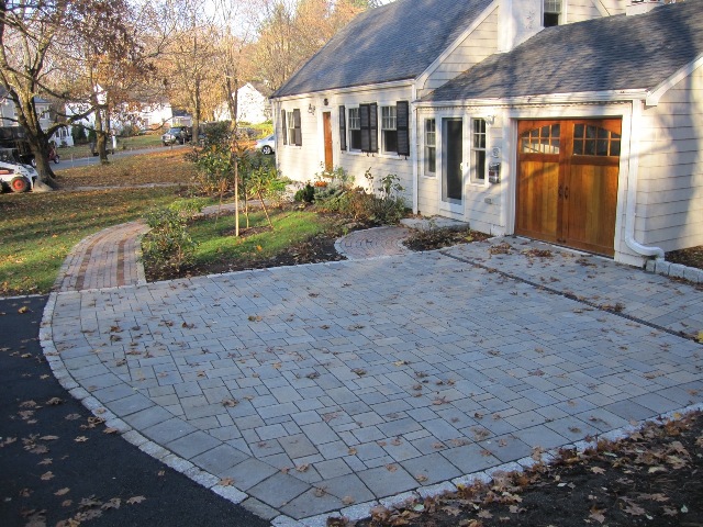 CourtyardwDrain(640x480).jpg