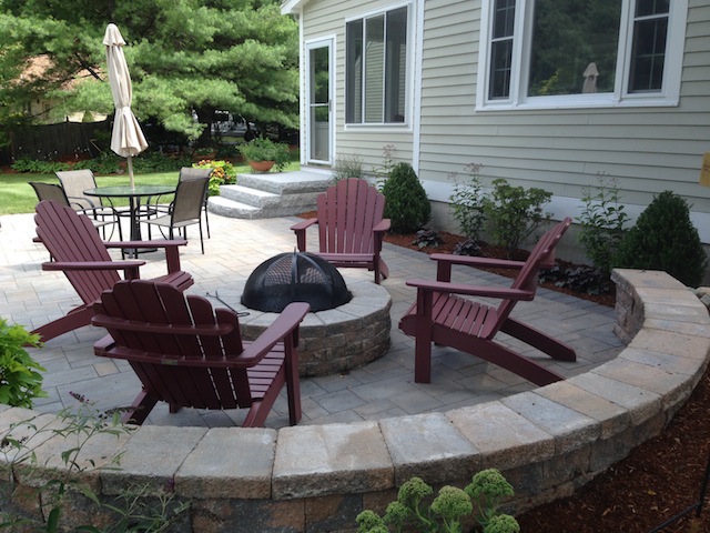 Firepit on Patio(640x480).jpg