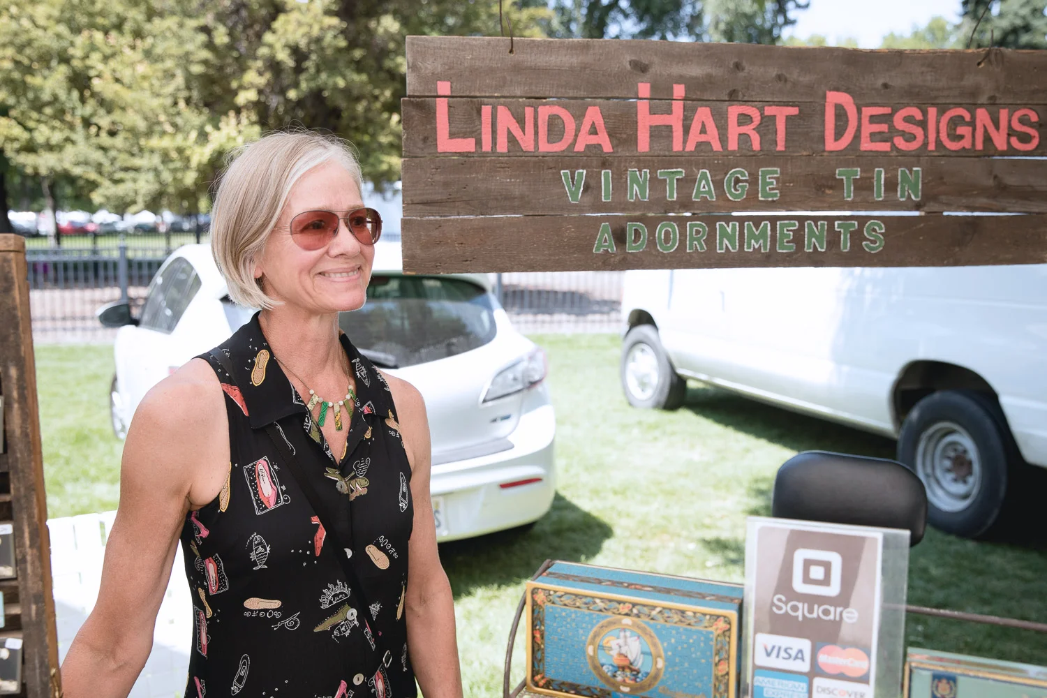 The very sweet Linda Hart of Linda Hart Designs - www.LindaHartDesigns.com ISO 320 - 33mm - f-4.0 - 1/800 - Manual Mode