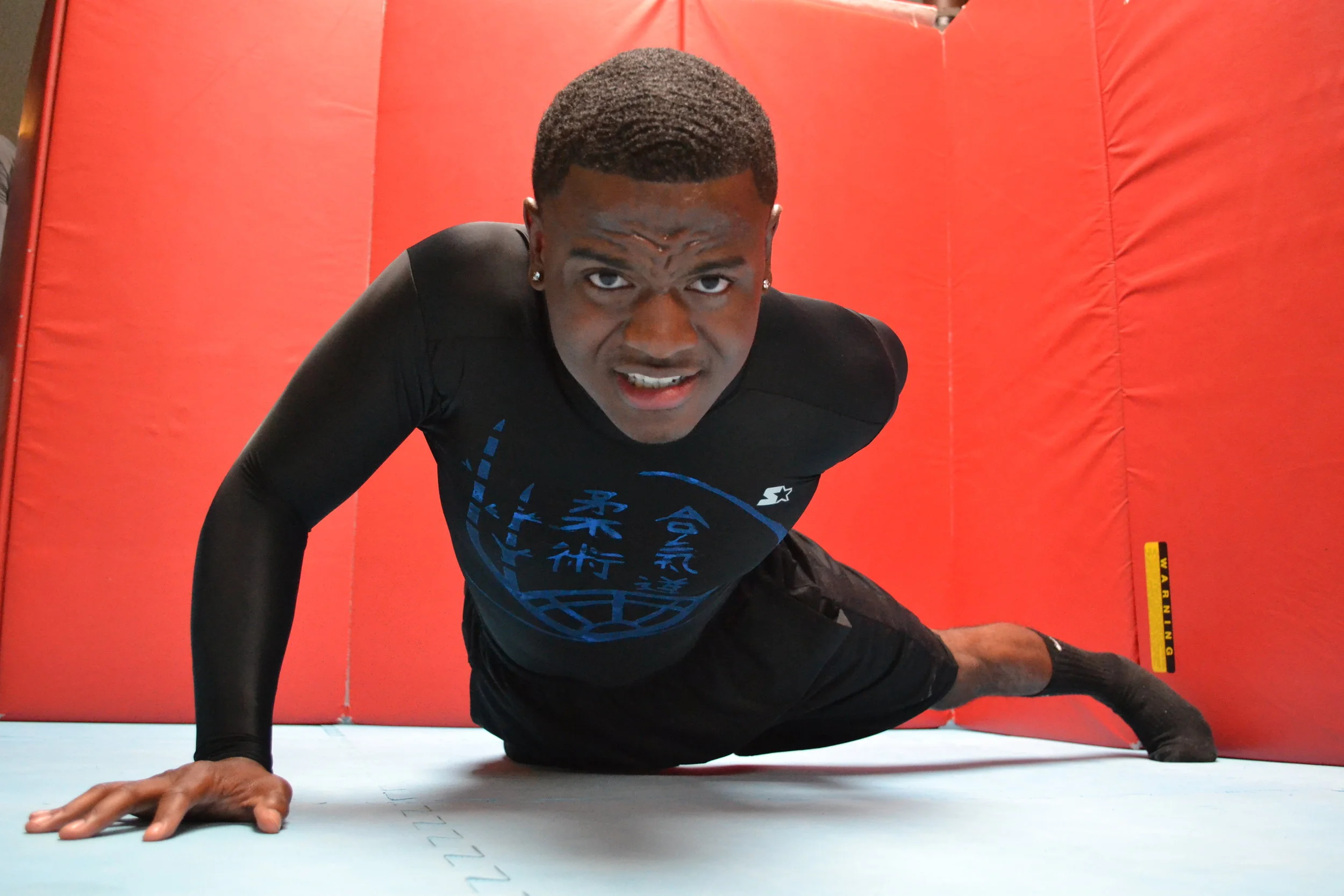 One - handed push up