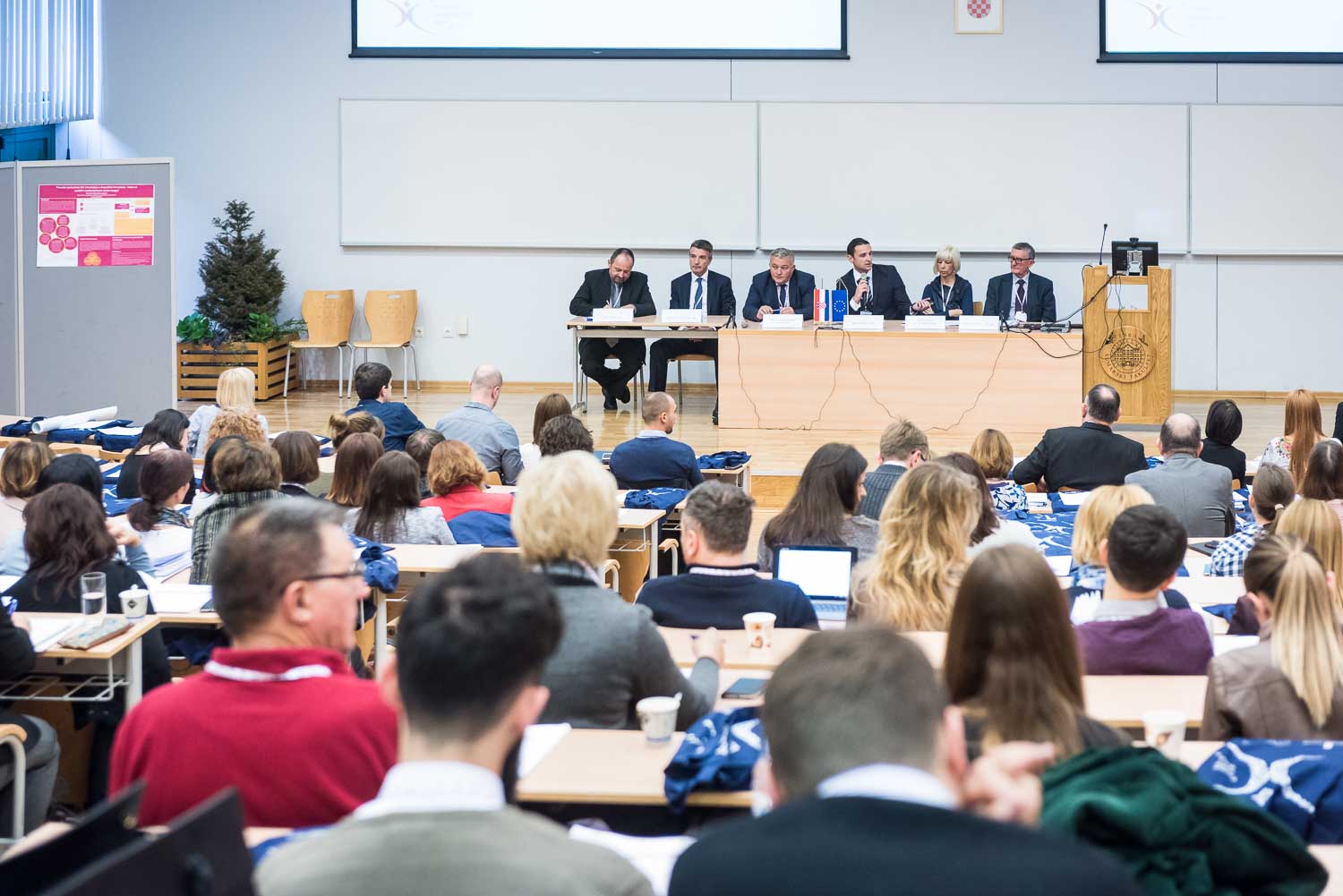 fotografiranje-poslovne-konferencije-Zagreb-fakultet-8369.jpg