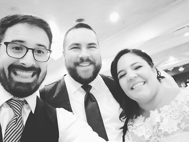 Throwing it back to when I could grab a selfie with clients after the wedding. Love these two! Hope you're both healthy and safe 🥰