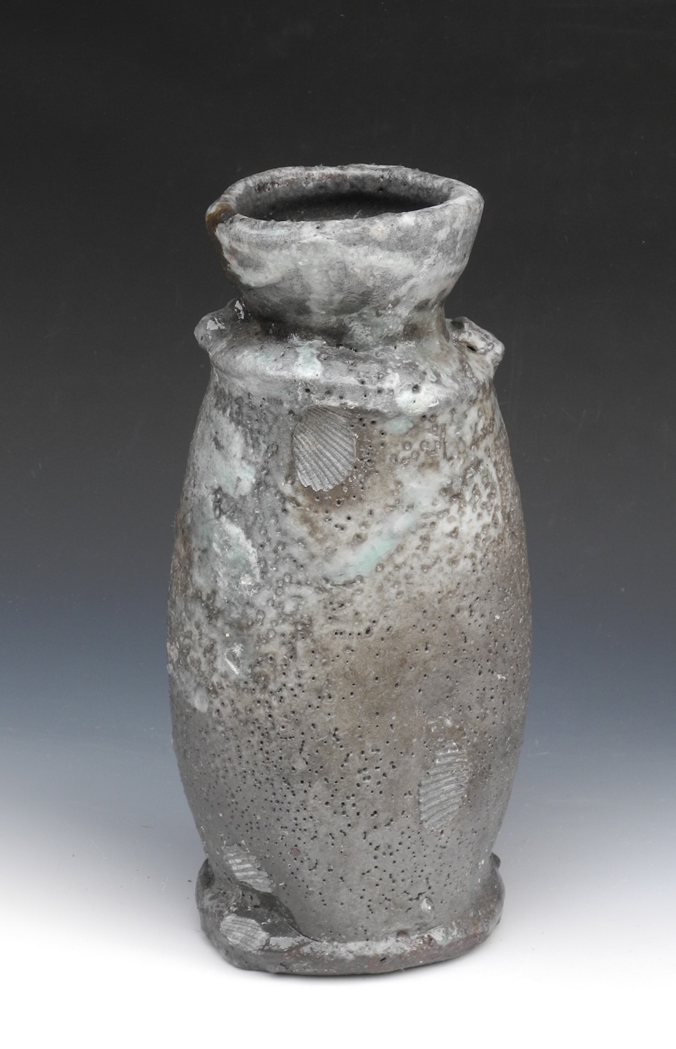 Shino glaze vase, hikidashi. H: 33cm