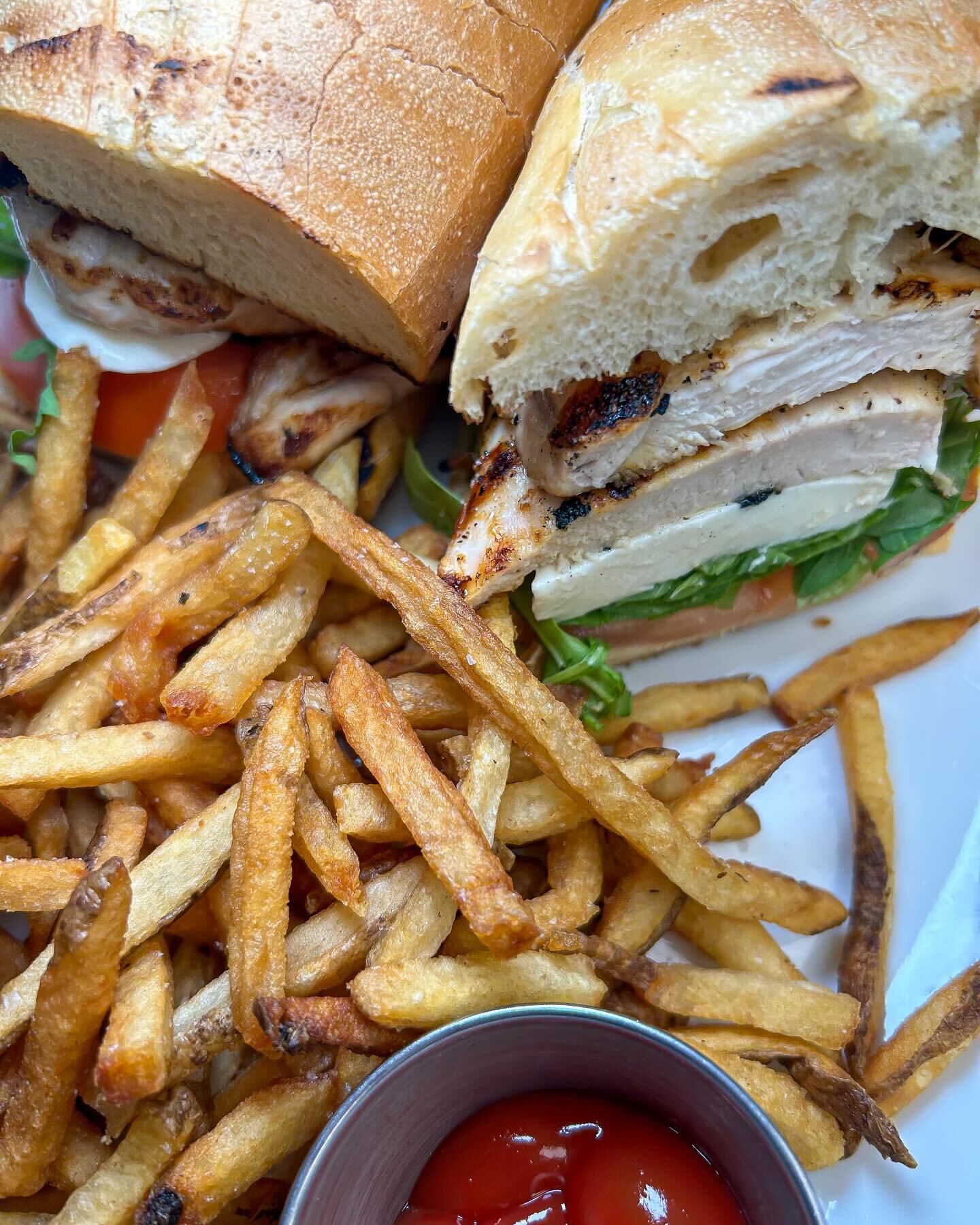 Grilled Chicken Baguette
Fresh Mozzarella, Tomato, Arugula, Basil Mayo, Pommes Frites

45 Purchase Street Rye, NY 10580
914 921 4166

#foodie #westchestereats #914eats #914food #westchesternyeats