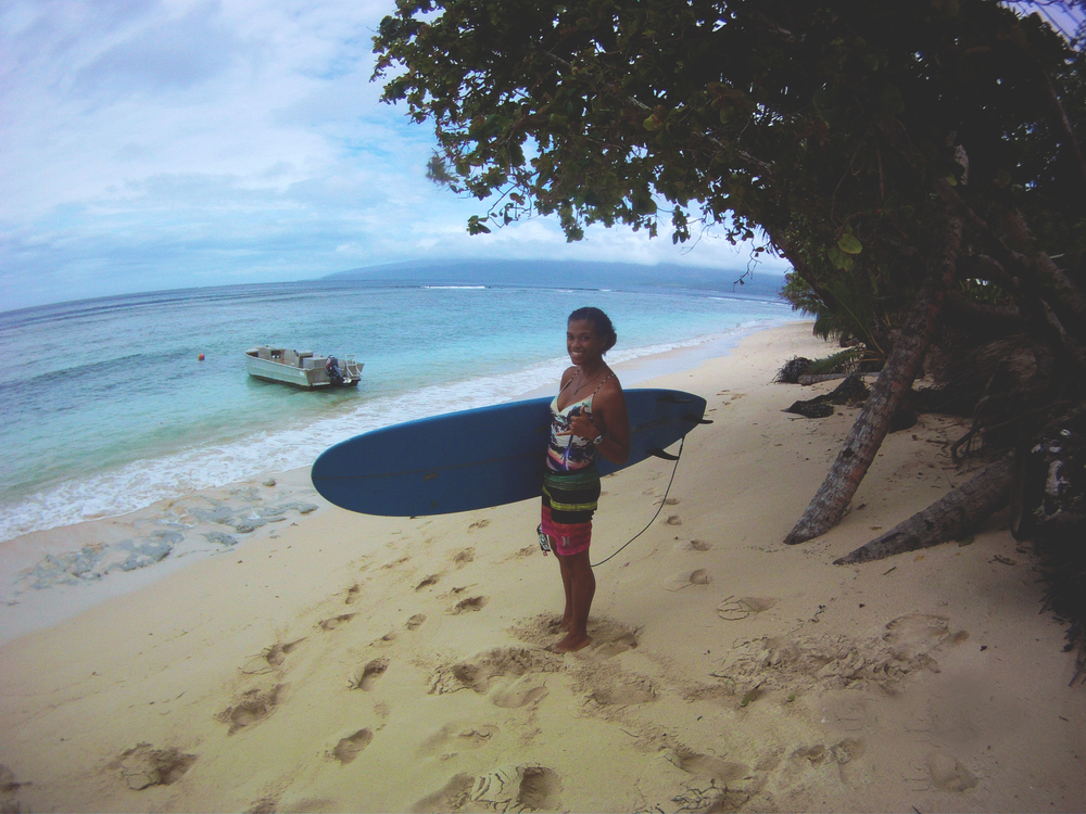 Alise heading to surf