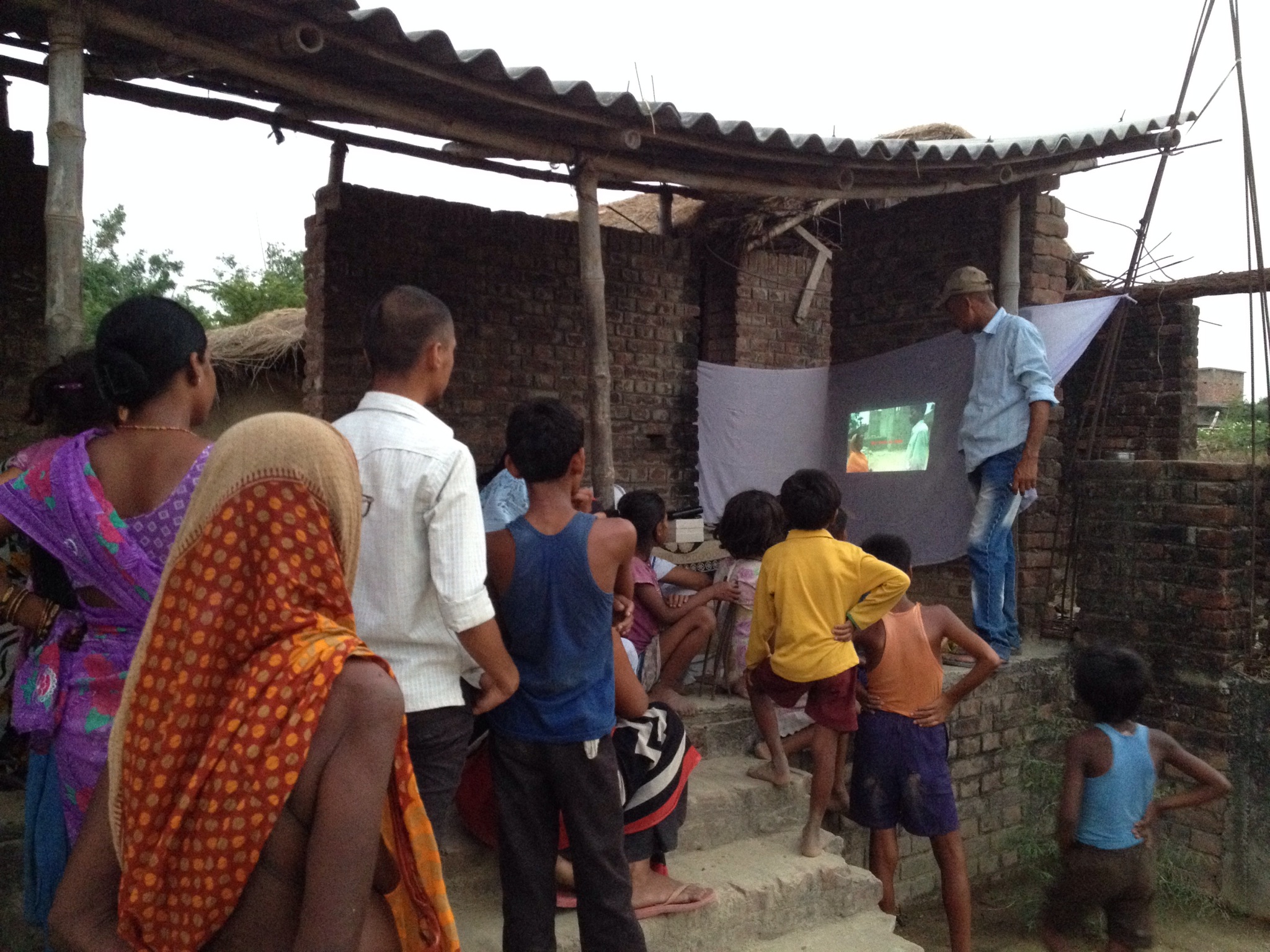 Members of the whole community joining a knowledge dissemination session