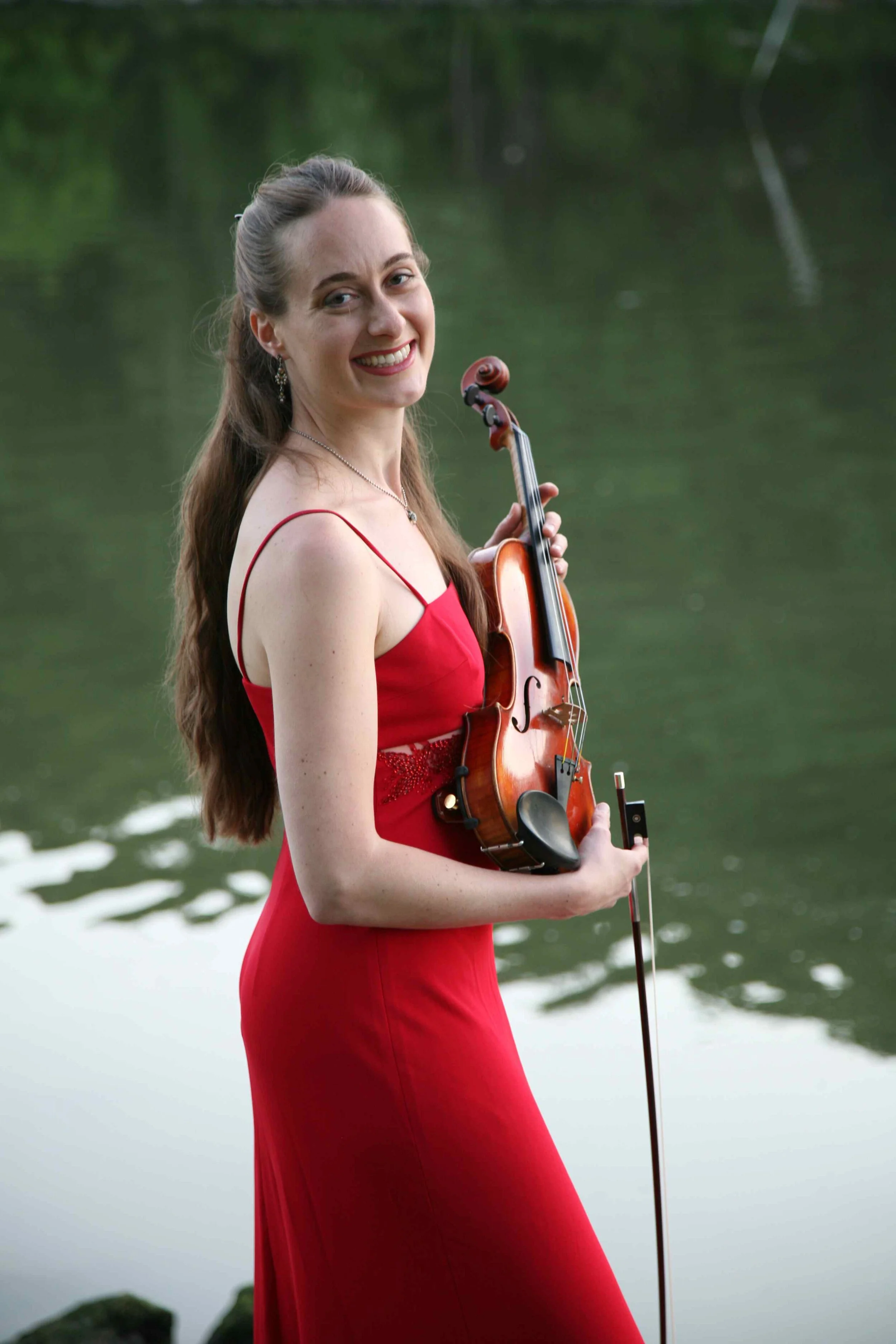 Claudia Schaer, violin
