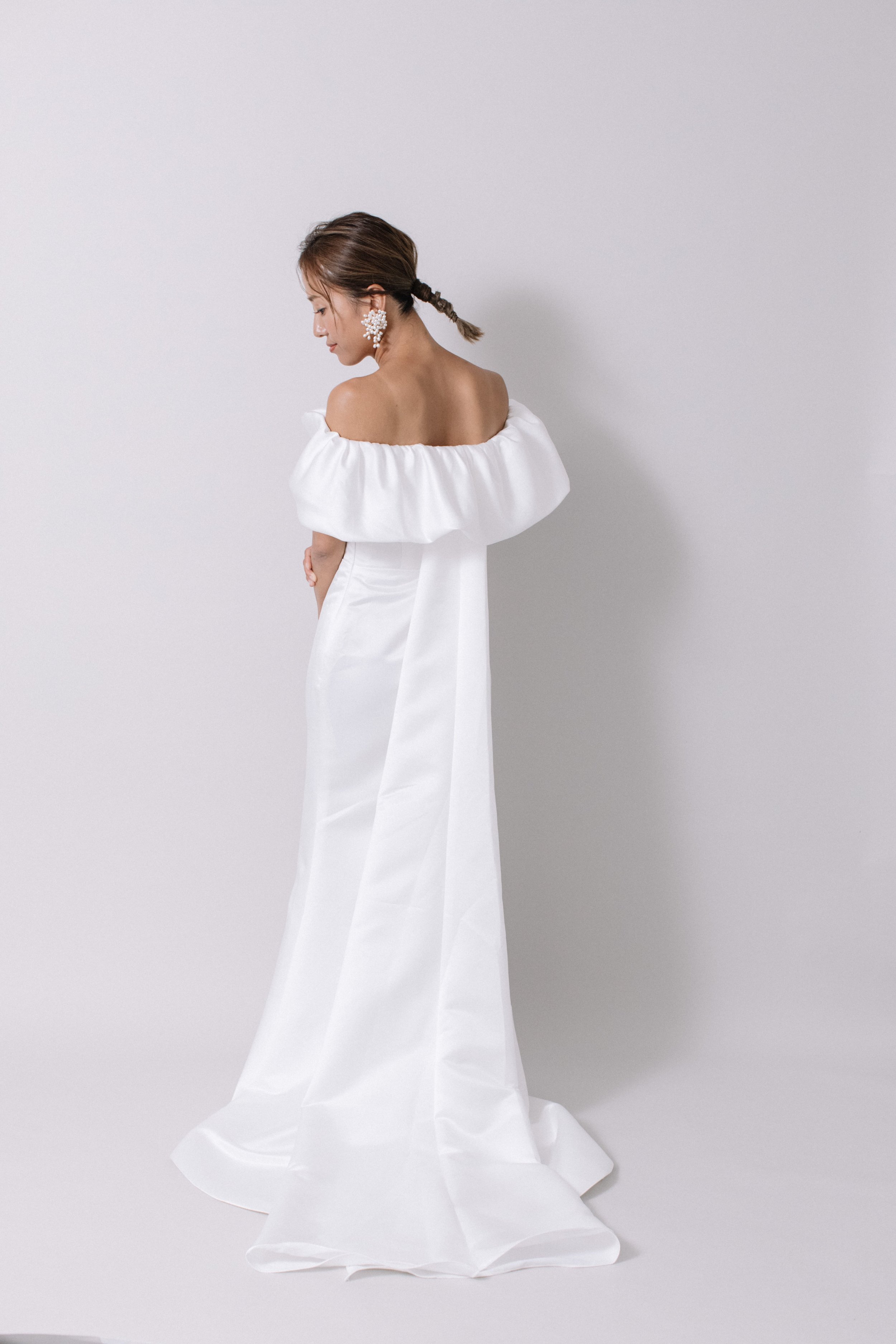 OFFSHOULDER WEDDING DRESS