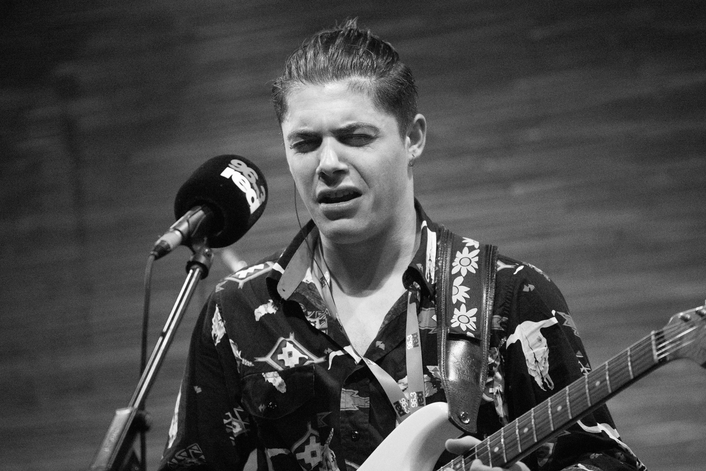 Tom Yosi in concert at red fm in Athens