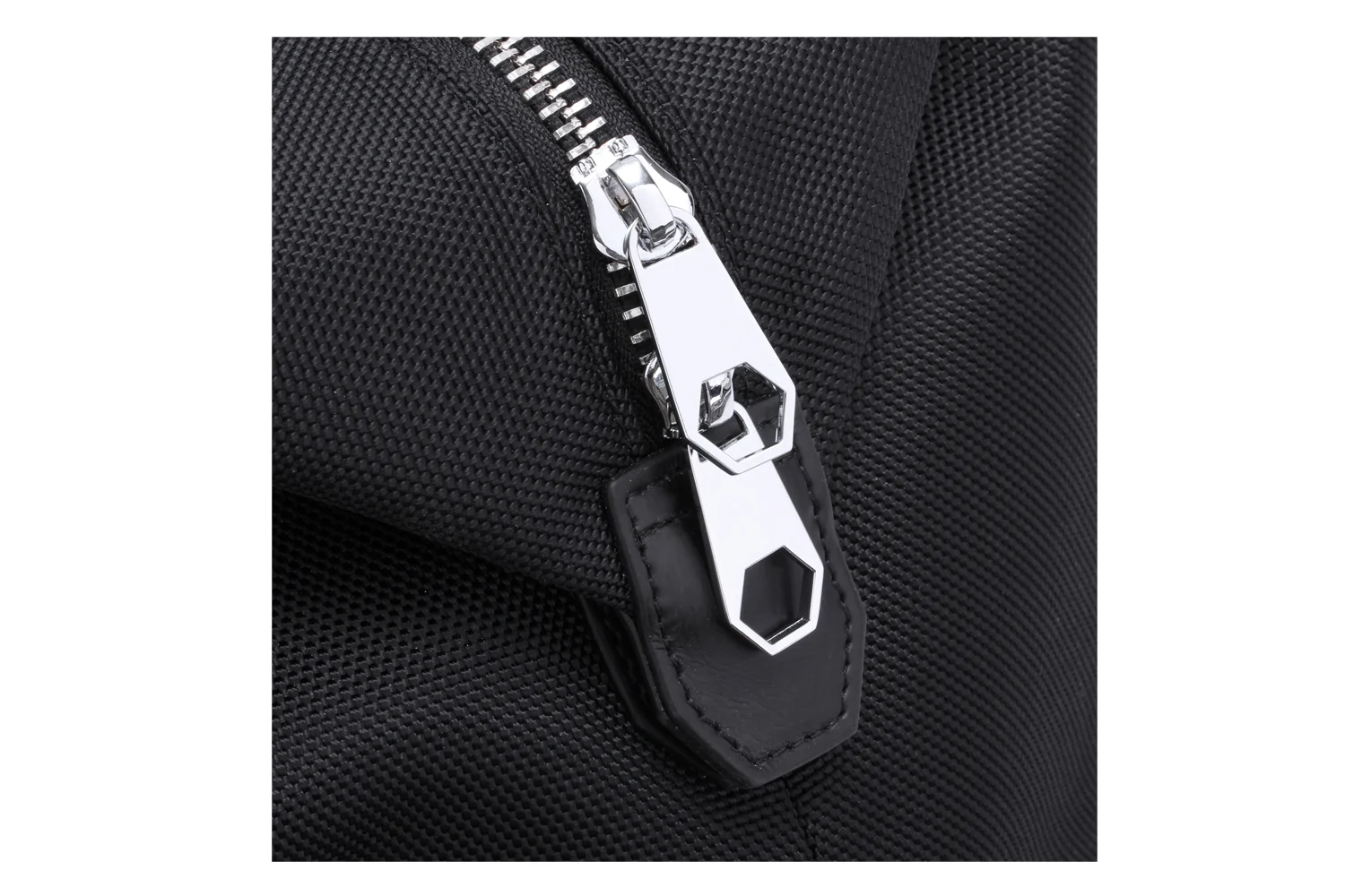 FREEDOM_WEEKENDBAG_CLOSE_2.jpg