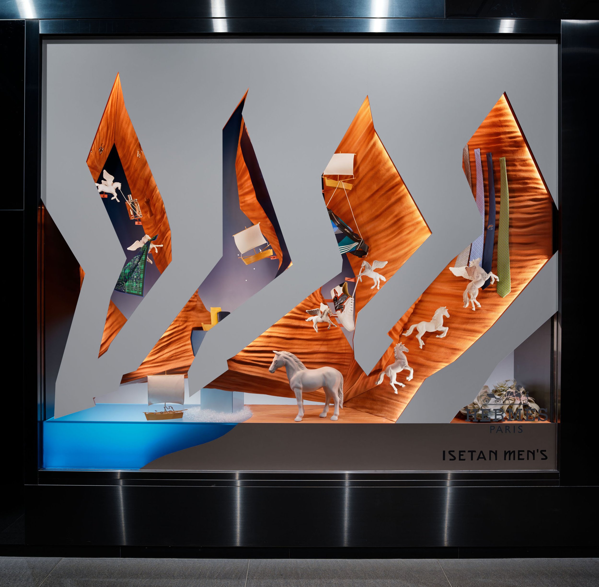HERMÈS IN MOTION -GROUND CAVE-