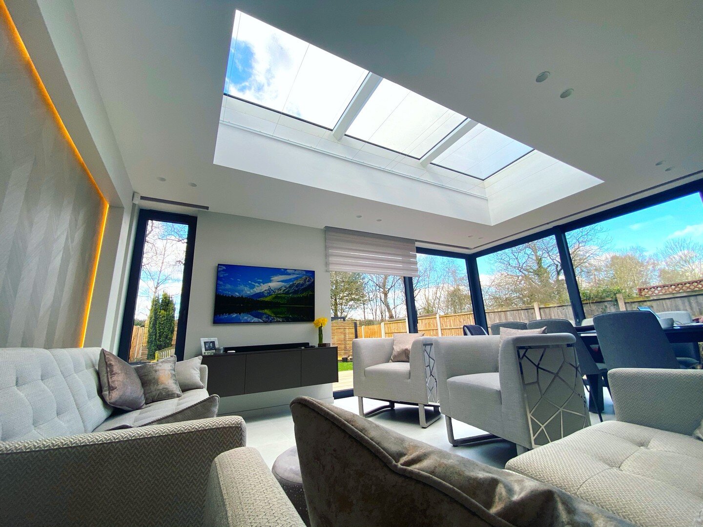 It might be cold outside but the sun is shining. If you're looking for an open plan space that allows natural light to come in, we can help you! ☀

#architecture #architecturedesign #interior #interiordesign #interiorstyle #house #lifestyle #property