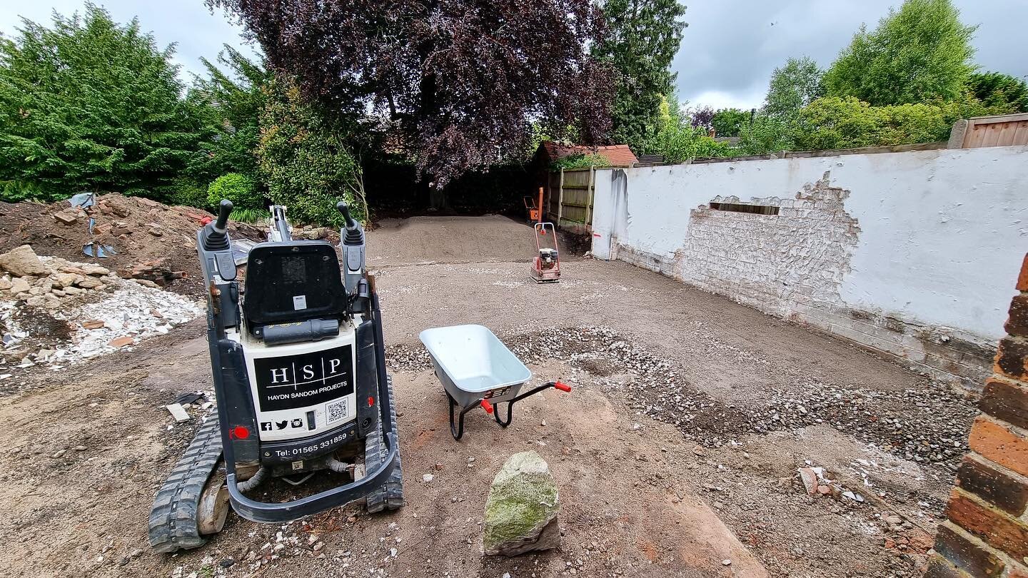 Good to be back on site with @haydnsandomprojects on this garden pavilion and landscape redesign project in Hale, South Manchester.

#architecture #landscapedesign #pavilion #architect #manchester #hale