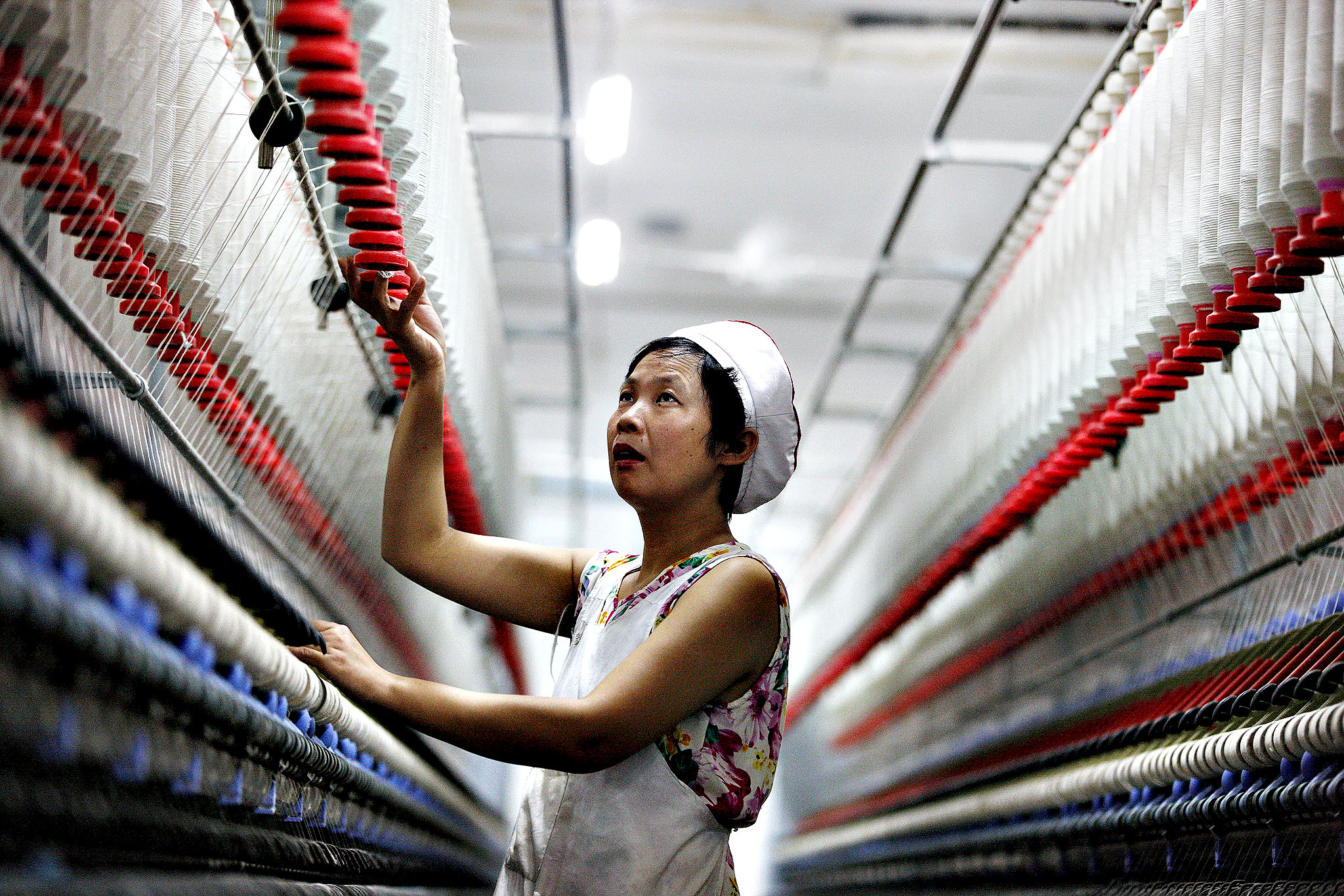 Производство товаров китай. Текстильная промышленность. Текстильная промышленность Китая. Китайский завод. Текстильные фабрики Китай.