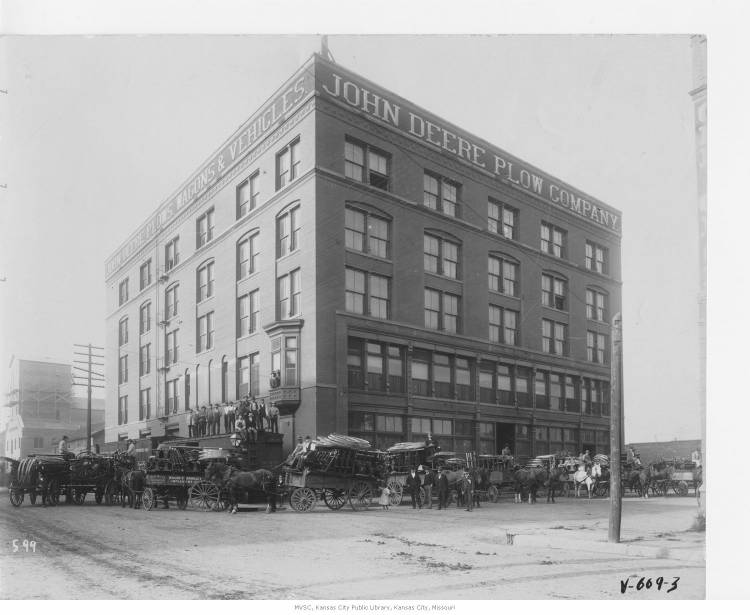 john deere bldg.jpg