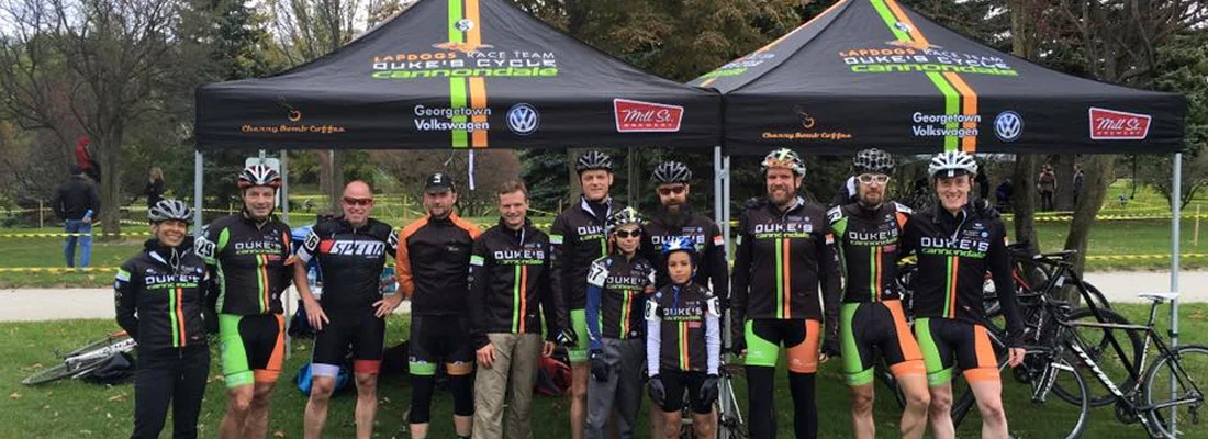 A large Pack participates in the Toronto Cross Race. 