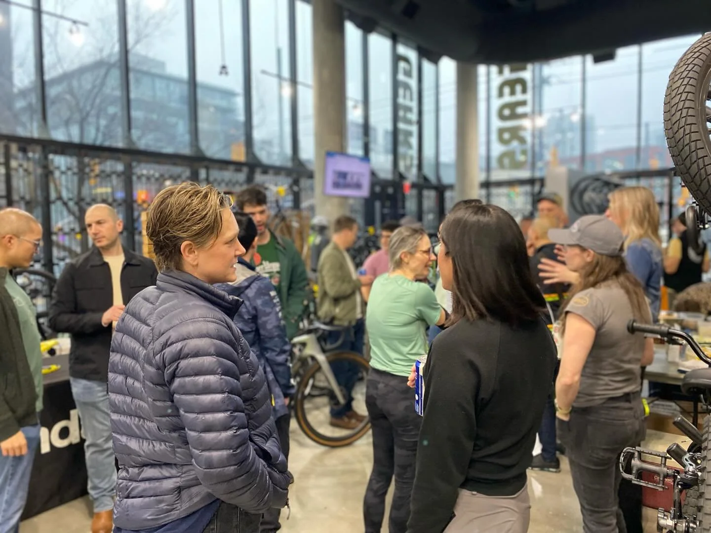 Thanks to all who came out to last night&rsquo;s Meet &amp; Greet at Gears Bike Shop. Was great to chat with many familiar face and meet new members and those interested in the club. Special thanks to Cannondale, Skratch, Monvida, Bloor Street Foot C