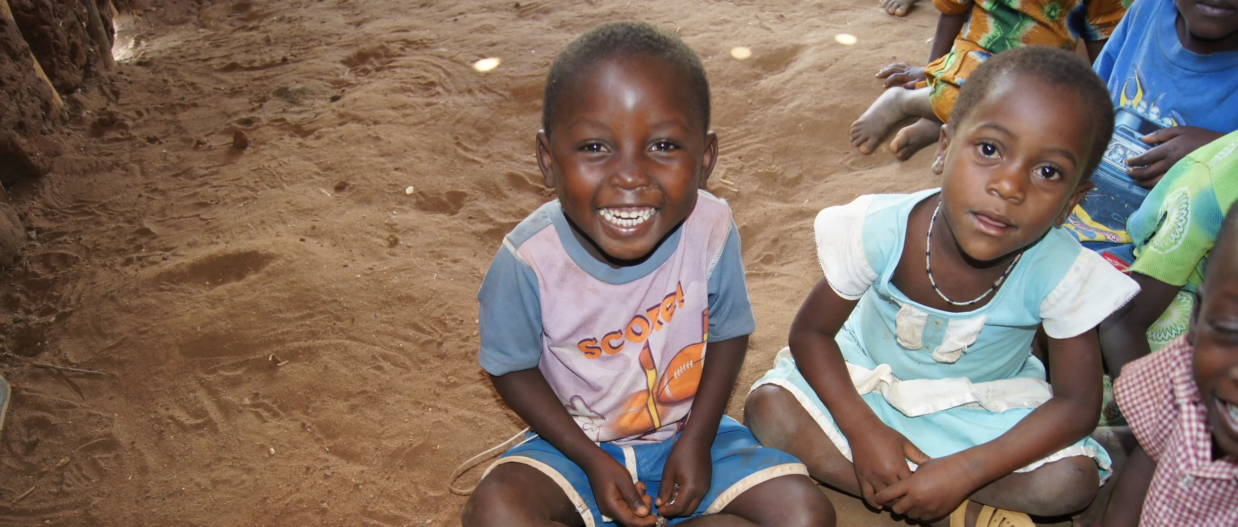   ,,Together we plant a smile on orphans face"   Henry Ndurya, Gründer FOM   Jetzt unterstützen  